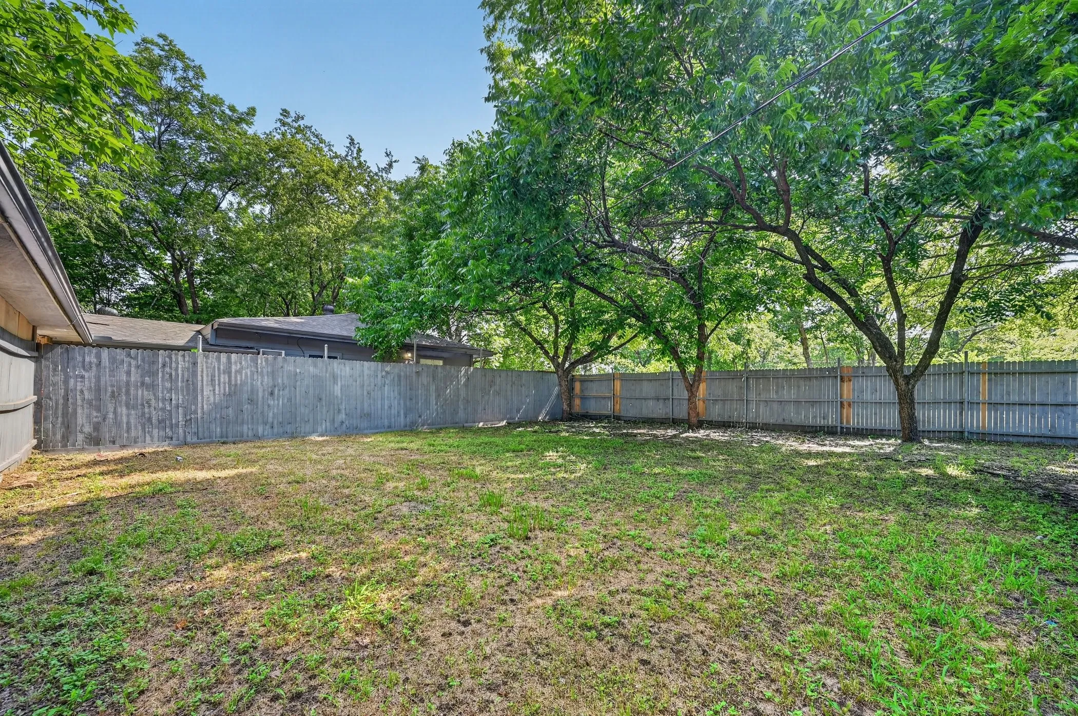 Single Family Residence For Sale in Dallas County , 8323 Lapanto Lane, Dallas, Texas 75227, 3 Bedroom, 2 Bathroom, Garage spaces, 1,013 Sqft, built in 1947, Price $315,000, mls#21358526, Real Estate Agent in Dallas, Homes For Sale in Dallas county, Homes For Sale in Dallas, Realtor in Dallas Texas, Real Estate Brokerage Independent Realty Texas, Luminita Cordes Realtor