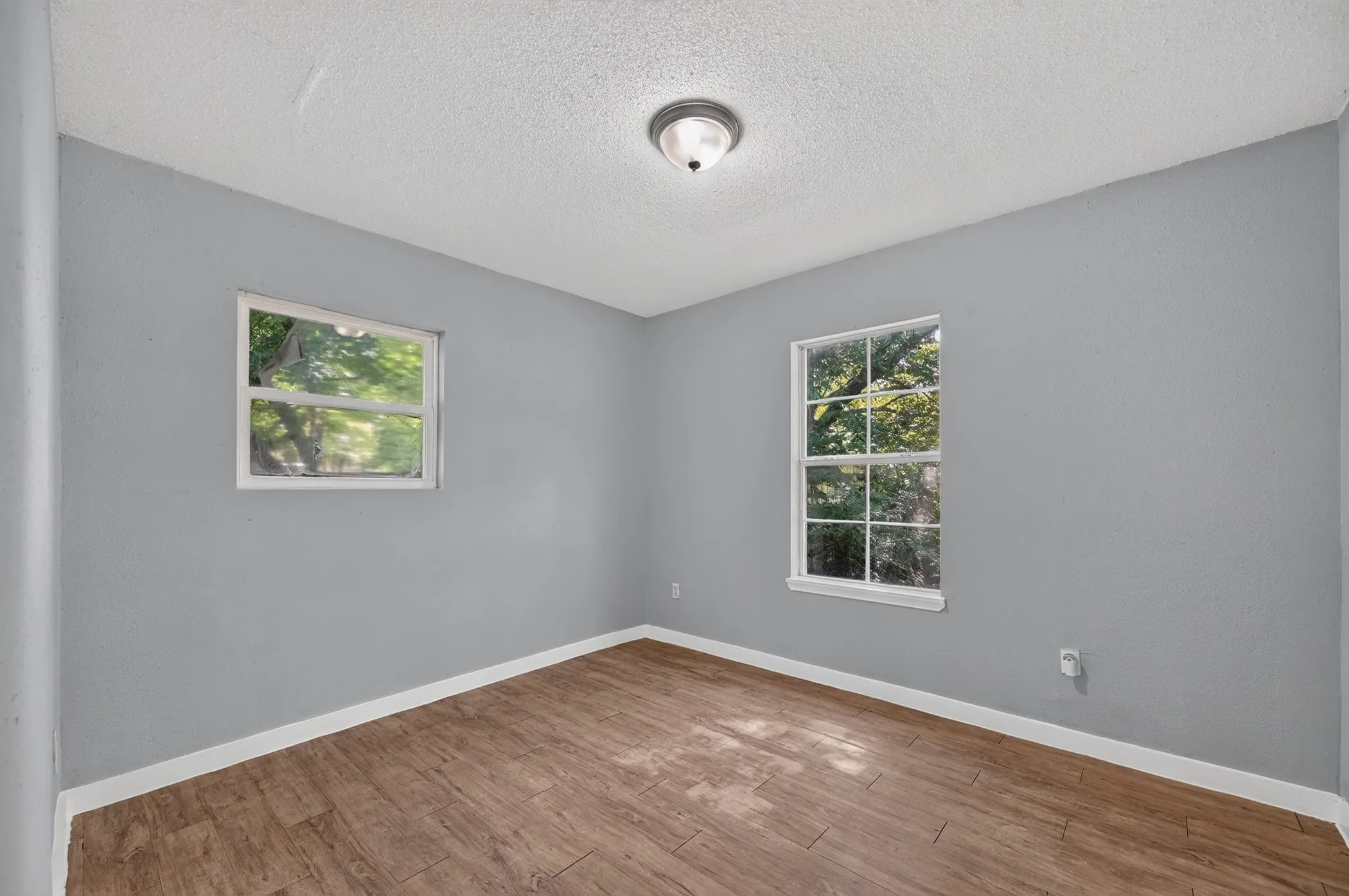 Single Family Residence For Sale in Dallas County , 8323 Lapanto Lane, Dallas, Texas 75227, 3 Bedroom, 2 Bathroom, Garage spaces, 1,013 Sqft, built in 1947, Price $315,000, mls#21358526, Real Estate Agent in Dallas, Homes For Sale in Dallas county, Homes For Sale in Dallas, Realtor in Dallas Texas, Real Estate Brokerage Independent Realty Texas, Luminita Cordes Realtor