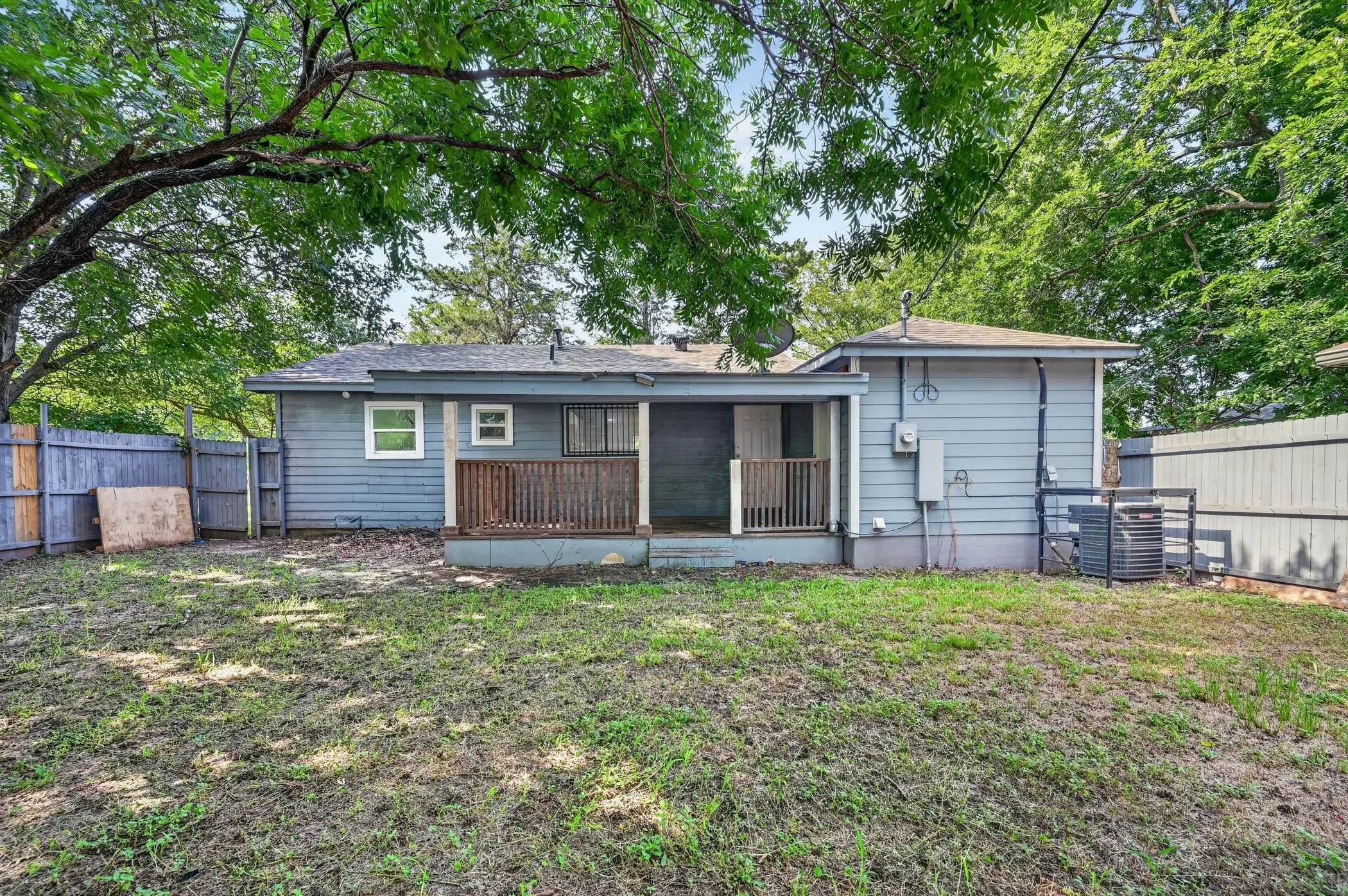 Single Family Residence For Sale in Dallas County , 8323 Lapanto Lane, Dallas, Texas 75227, 3 Bedroom, 2 Bathroom, Garage spaces, 1,013 Sqft, built in 1947, Price $315,000, mls#21358526, Real Estate Agent in Dallas, Homes For Sale in Dallas county, Homes For Sale in Dallas, Realtor in Dallas Texas, Real Estate Brokerage Independent Realty Texas, Luminita Cordes Realtor