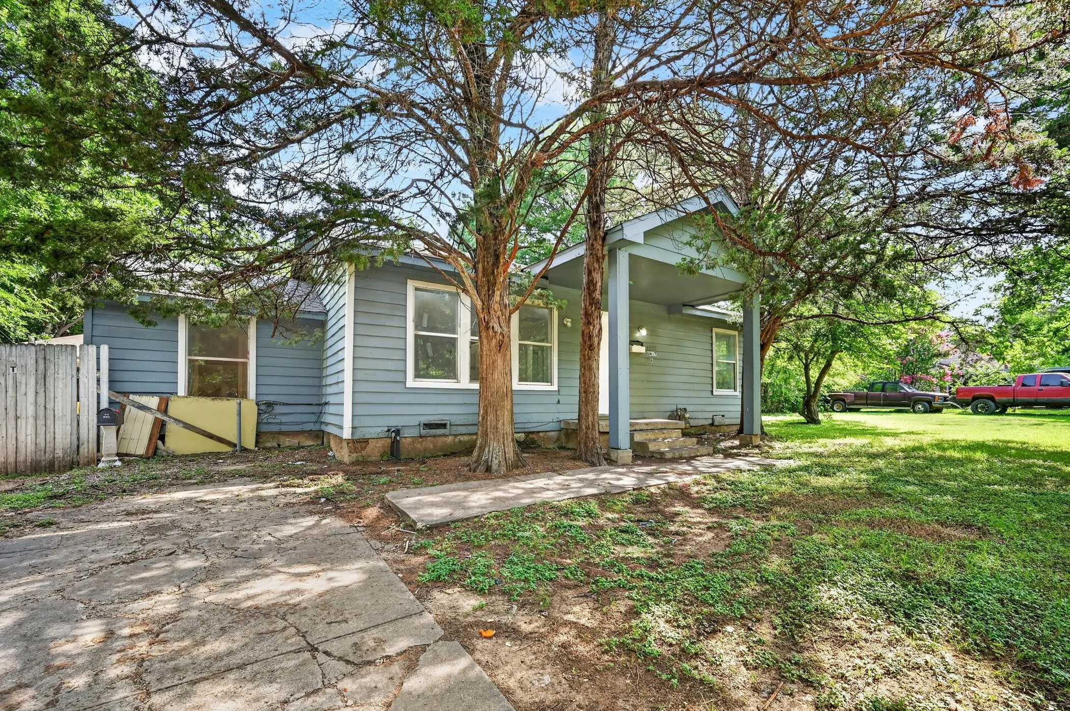 Single Family Residence For Sale in Dallas County , 8323 Lapanto Lane, Dallas, Texas 75227, 3 Bedroom, 2 Bathroom, Garage spaces, 1,013 Sqft, built in 1947, Price $315,000, mls#21358526, Real Estate Agent in Dallas, Homes For Sale in Dallas county, Homes For Sale in Dallas, Realtor in Dallas Texas, Real Estate Brokerage Independent Realty Texas, Luminita Cordes Realtor