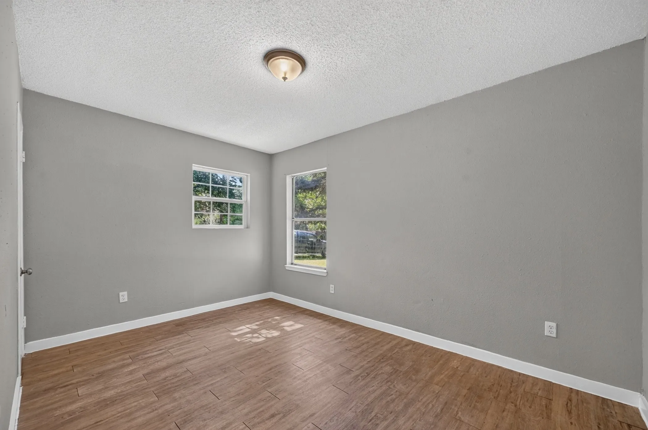 Single Family Residence For Sale in Dallas County , 8323 Lapanto Lane, Dallas, Texas 75227, 3 Bedroom, 2 Bathroom, Garage spaces, 1,013 Sqft, built in 1947, Price $315,000, mls#21358526, Real Estate Agent in Dallas, Homes For Sale in Dallas county, Homes For Sale in Dallas, Realtor in Dallas Texas, Real Estate Brokerage Independent Realty Texas, Luminita Cordes Realtor