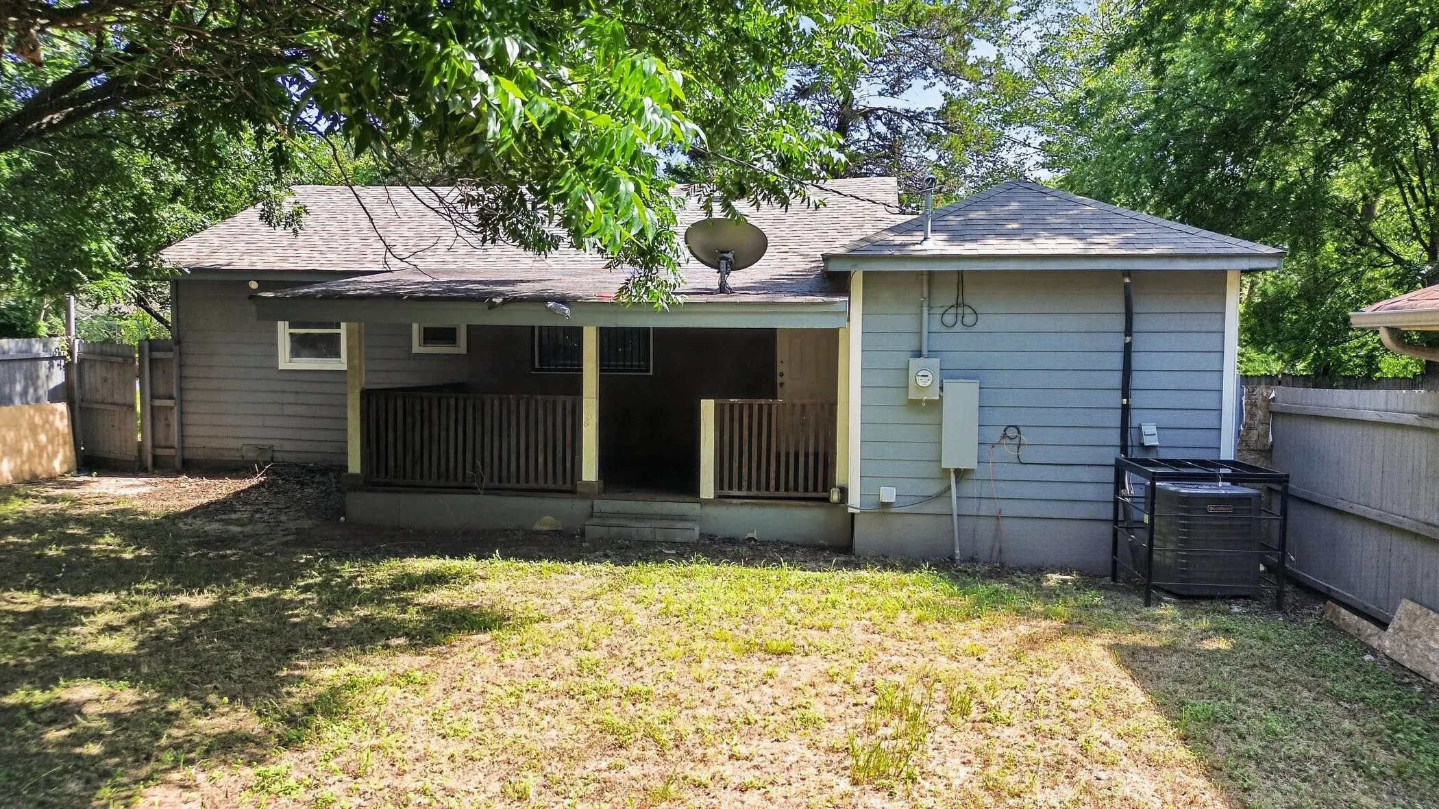 Single Family Residence For Sale in Dallas County , 8323 Lapanto Lane, Dallas, Texas 75227, 3 Bedroom, 2 Bathroom, Garage spaces, 1,013 Sqft, built in 1947, Price $315,000, mls#21358526, Real Estate Agent in Dallas, Homes For Sale in Dallas county, Homes For Sale in Dallas, Realtor in Dallas Texas, Real Estate Brokerage Independent Realty Texas, Luminita Cordes Realtor