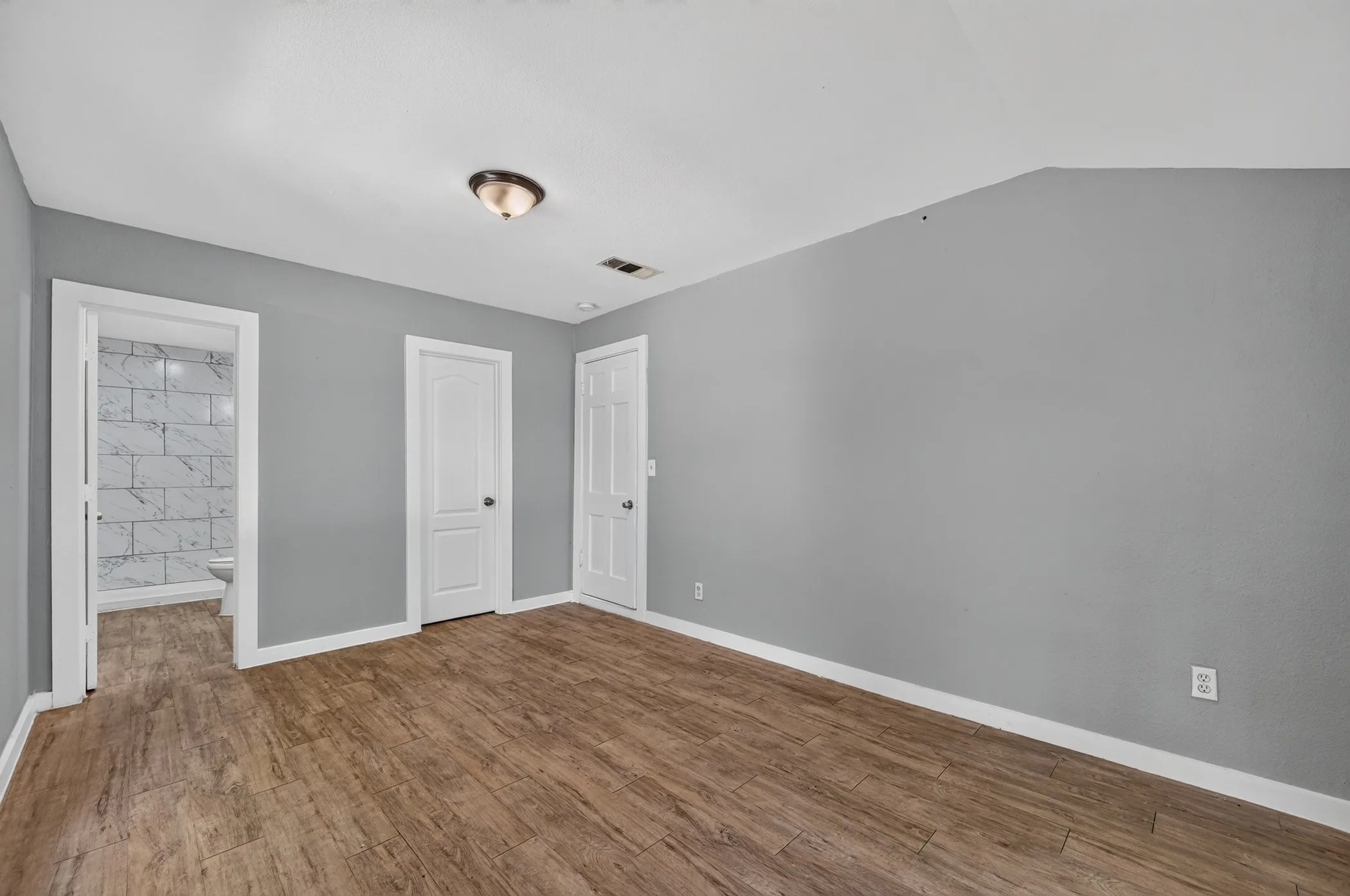Single Family Residence For Sale in Dallas County , 8323 Lapanto Lane, Dallas, Texas 75227, 3 Bedroom, 2 Bathroom, Garage spaces, 1,013 Sqft, built in 1947, Price $315,000, mls#21358526, Real Estate Agent in Dallas, Homes For Sale in Dallas county, Homes For Sale in Dallas, Realtor in Dallas Texas, Real Estate Brokerage Independent Realty Texas, Luminita Cordes Realtor