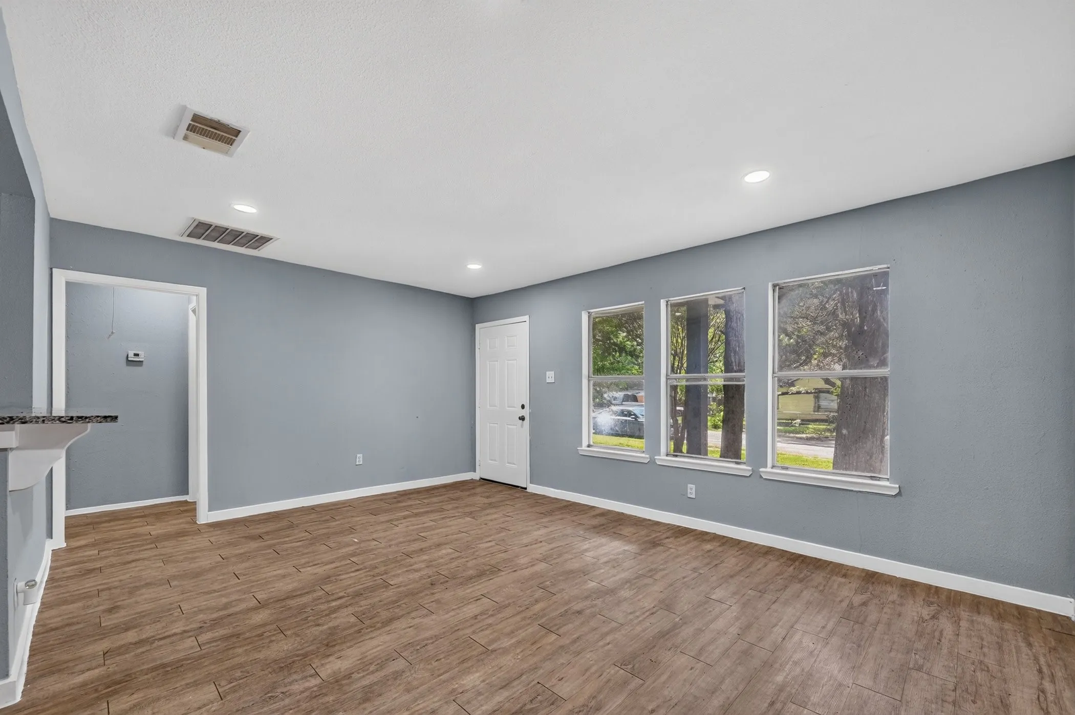 Single Family Residence For Sale in Dallas County , 8323 Lapanto Lane, Dallas, Texas 75227, 3 Bedroom, 2 Bathroom, Garage spaces, 1,013 Sqft, built in 1947, Price $315,000, mls#21358526, Real Estate Agent in Dallas, Homes For Sale in Dallas county, Homes For Sale in Dallas, Realtor in Dallas Texas, Real Estate Brokerage Independent Realty Texas, Luminita Cordes Realtor