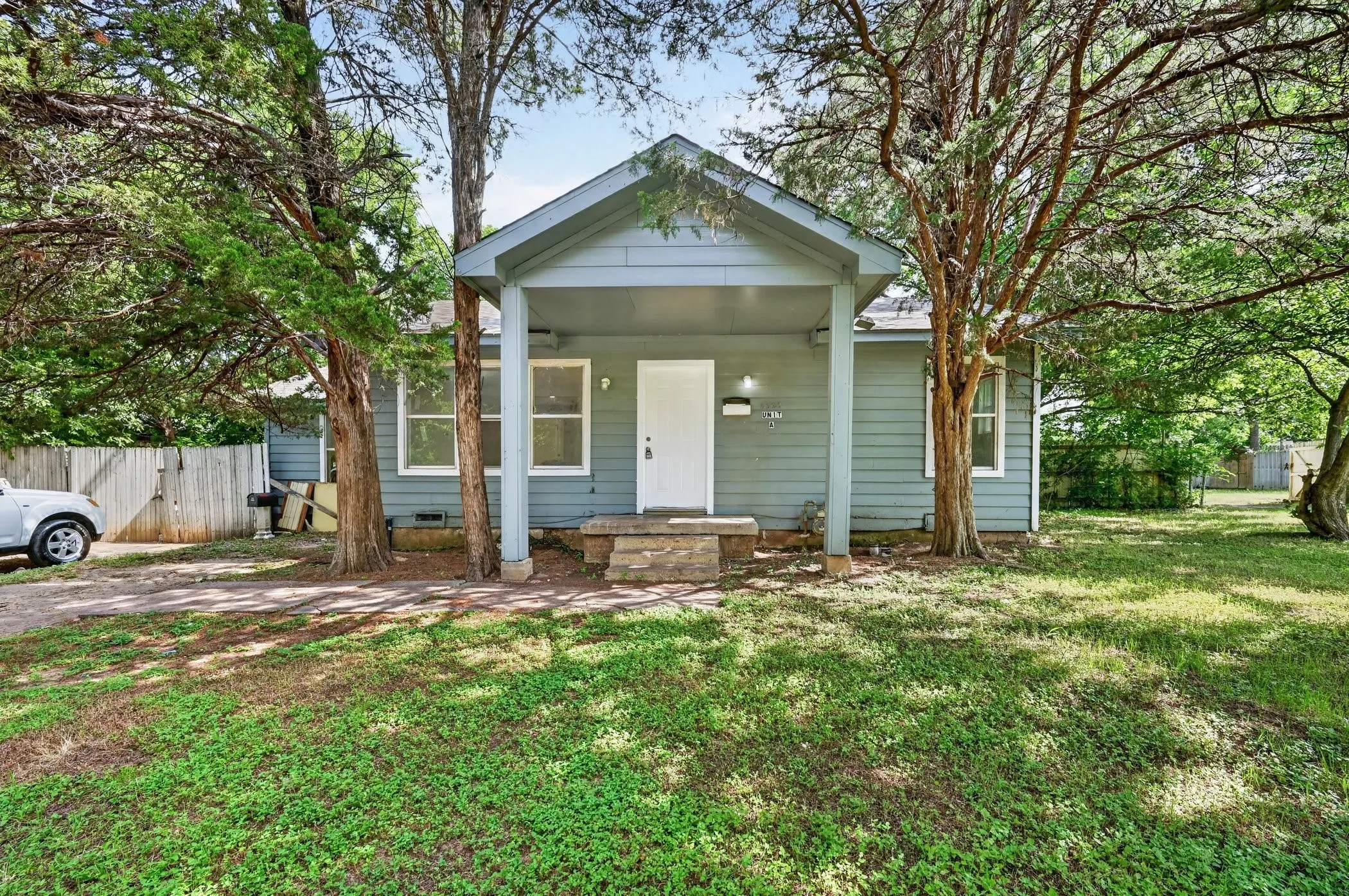 Single Family Residence For Sale in Dallas County , 8323 Lapanto Lane, Dallas, Texas 75227, 3 Bedroom, 2 Bathroom, Garage spaces, 1,013 Sqft, built in 1947, Price $315,000, mls#21358526, Real Estate Agent in Dallas, Homes For Sale in Dallas county, Homes For Sale in Dallas, Realtor in Dallas Texas, Real Estate Brokerage Independent Realty Texas, Luminita Cordes Realtor