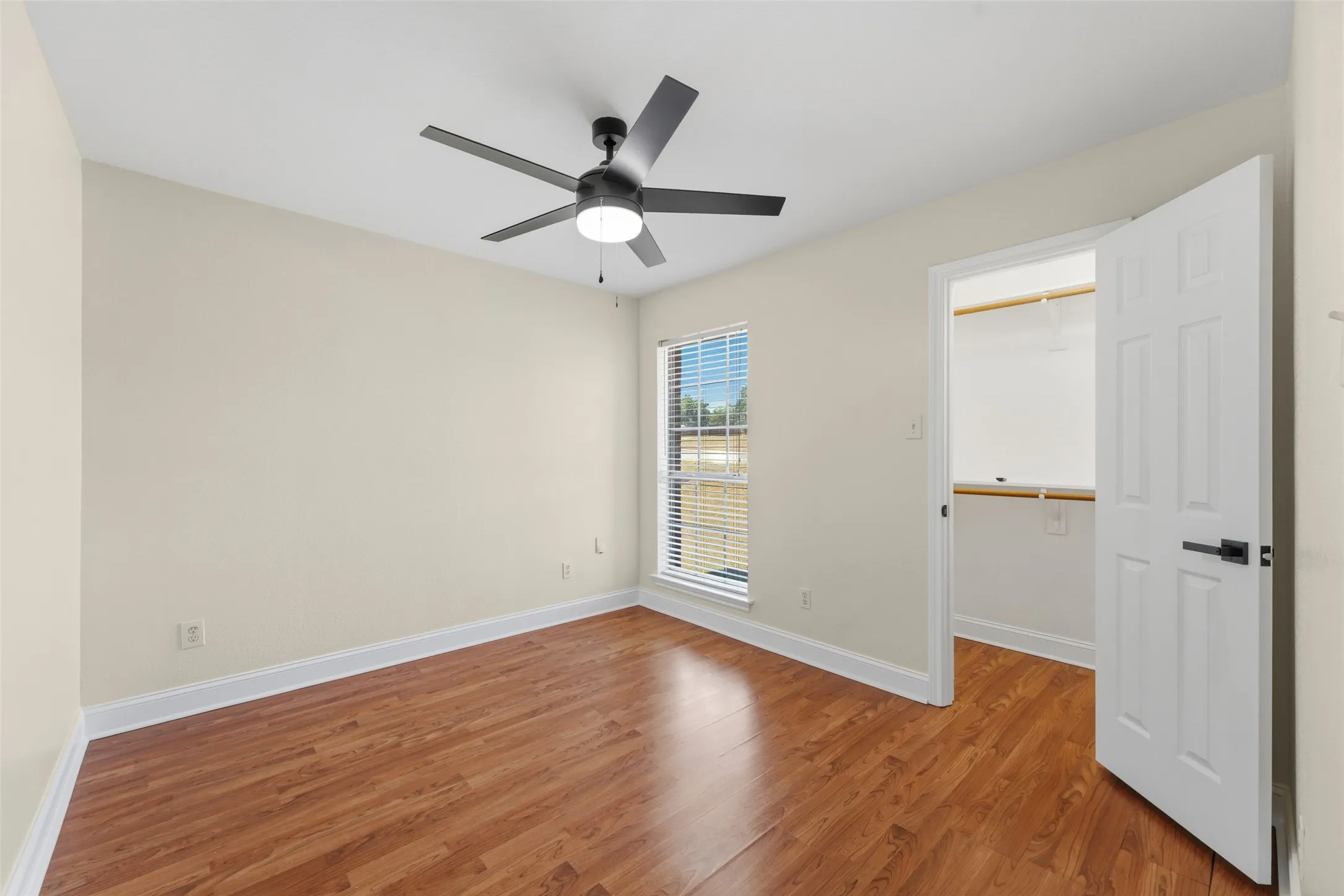 Single Family Residence For Sale in Dallas County , 1064 The Meadows Parkway, De Soto, Texas 75115, 4 Bedroom, 2 Bathroom, 2 Garage spaces, 2,310 Sqft, built in 1998, mls#21358541, Real Estate Agent in De Soto, Homes For Sale in Dallas county, Homes For Sale in De Soto, Realtor in De Soto Texas, Real Estate Brokerage Independent Realty Texas, Luminita Cordes Realtor