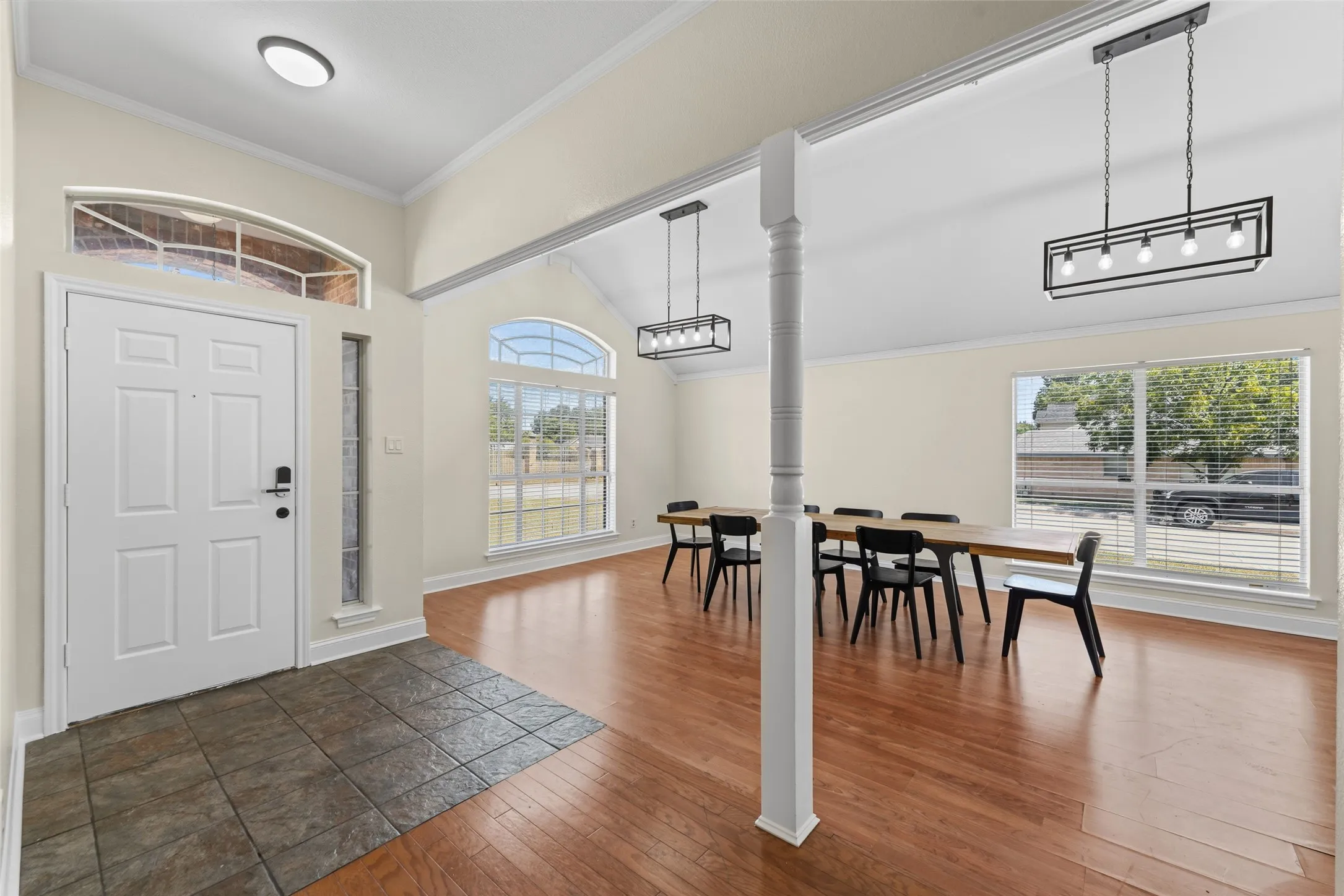 Single Family Residence For Sale in Dallas County , 1064 The Meadows Parkway, De Soto, Texas 75115, 4 Bedroom, 2 Bathroom, 2 Garage spaces, 2,310 Sqft, built in 1998, mls#21358541, Real Estate Agent in De Soto, Homes For Sale in Dallas county, Homes For Sale in De Soto, Realtor in De Soto Texas, Real Estate Brokerage Independent Realty Texas, Luminita Cordes Realtor
