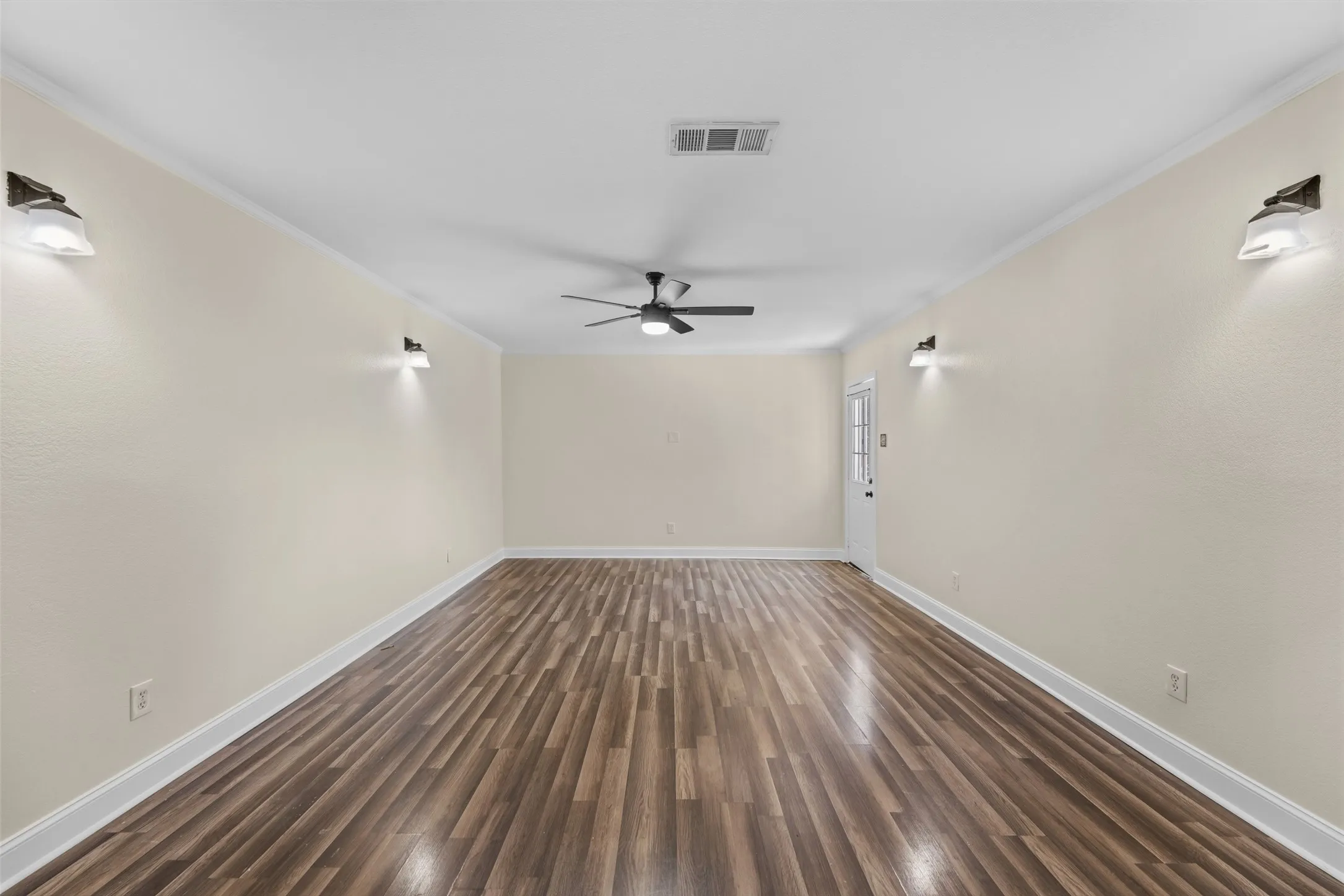 Single Family Residence For Sale in Dallas County , 1064 The Meadows Parkway, De Soto, Texas 75115, 4 Bedroom, 2 Bathroom, 2 Garage spaces, 2,310 Sqft, built in 1998, mls#21358541, Real Estate Agent in De Soto, Homes For Sale in Dallas county, Homes For Sale in De Soto, Realtor in De Soto Texas, Real Estate Brokerage Independent Realty Texas, Luminita Cordes Realtor