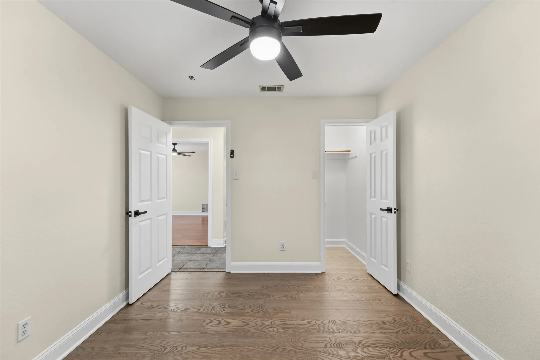 Single Family Residence For Sale in Dallas County , 1064 The Meadows Parkway, De Soto, Texas 75115, 4 Bedroom, 2 Bathroom, 2 Garage spaces, 2,310 Sqft, built in 1998, mls#21358541, Real Estate Agent in De Soto, Homes For Sale in Dallas county, Homes For Sale in De Soto, Realtor in De Soto Texas, Real Estate Brokerage Independent Realty Texas, Luminita Cordes Realtor