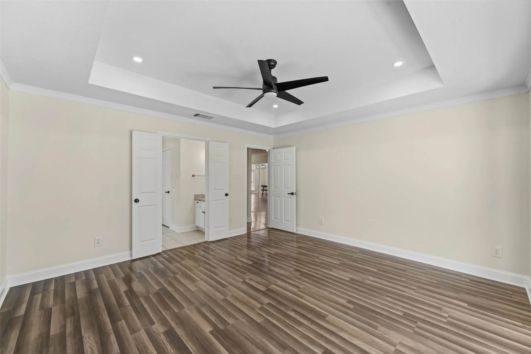Single Family Residence For Sale in Dallas County , 1064 The Meadows Parkway, De Soto, Texas 75115, 4 Bedroom, 2 Bathroom, 2 Garage spaces, 2,310 Sqft, built in 1998, mls#21358541, Real Estate Agent in De Soto, Homes For Sale in Dallas county, Homes For Sale in De Soto, Realtor in De Soto Texas, Real Estate Brokerage Independent Realty Texas, Luminita Cordes Realtor
