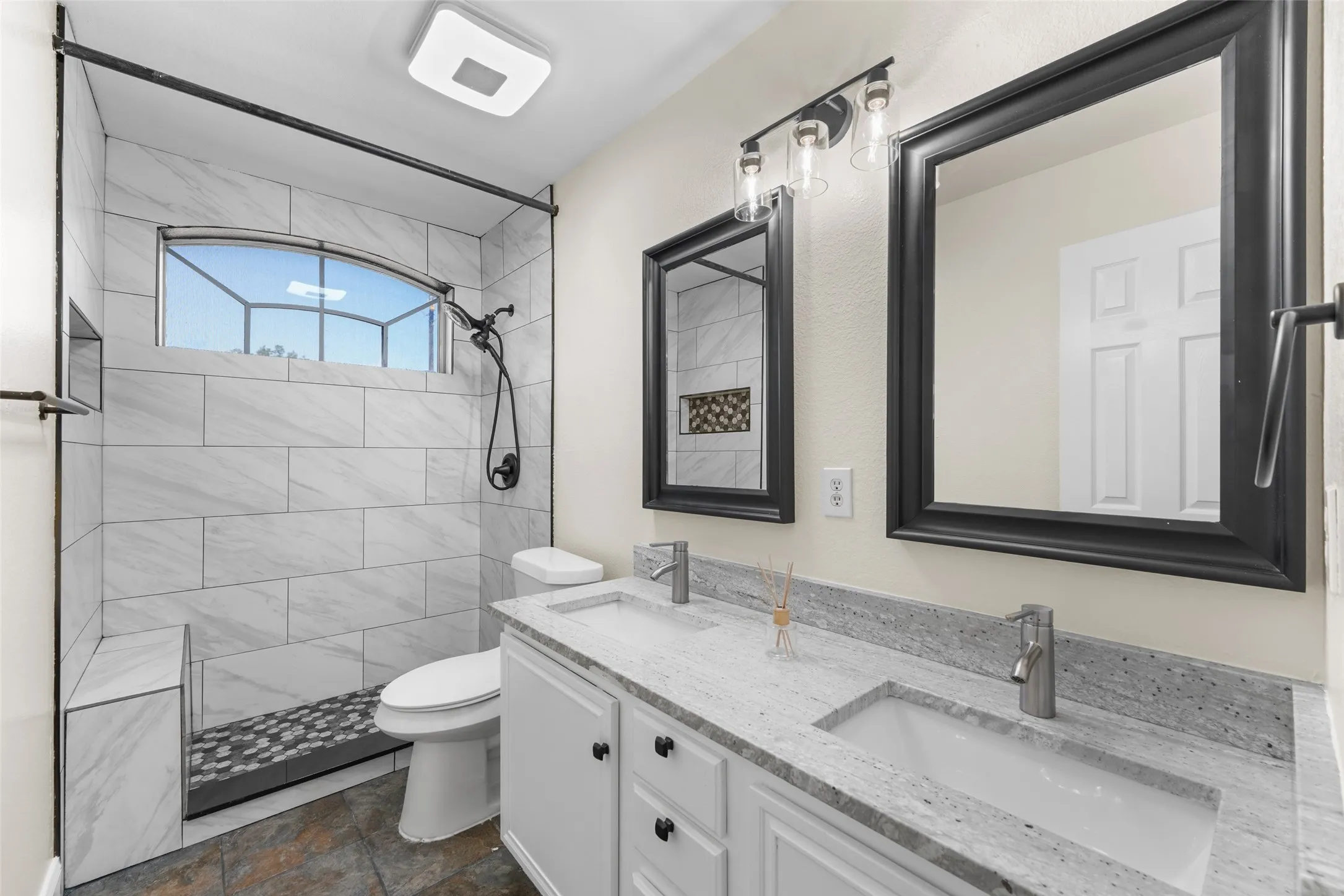 Single Family Residence For Sale in Dallas County , 1064 The Meadows Parkway, De Soto, Texas 75115, 4 Bedroom, 2 Bathroom, 2 Garage spaces, 2,310 Sqft, built in 1998, mls#21358541, Real Estate Agent in De Soto, Homes For Sale in Dallas county, Homes For Sale in De Soto, Realtor in De Soto Texas, Real Estate Brokerage Independent Realty Texas, Luminita Cordes Realtor