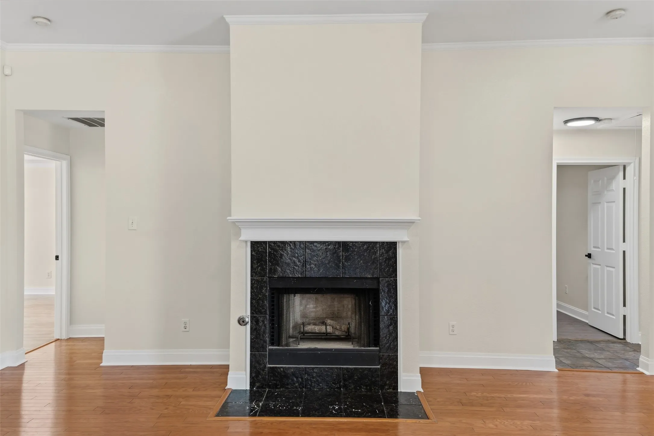Single Family Residence For Sale in Dallas County , 1064 The Meadows Parkway, De Soto, Texas 75115, 4 Bedroom, 2 Bathroom, 2 Garage spaces, 2,310 Sqft, built in 1998, mls#21358541, Real Estate Agent in De Soto, Homes For Sale in Dallas county, Homes For Sale in De Soto, Realtor in De Soto Texas, Real Estate Brokerage Independent Realty Texas, Luminita Cordes Realtor