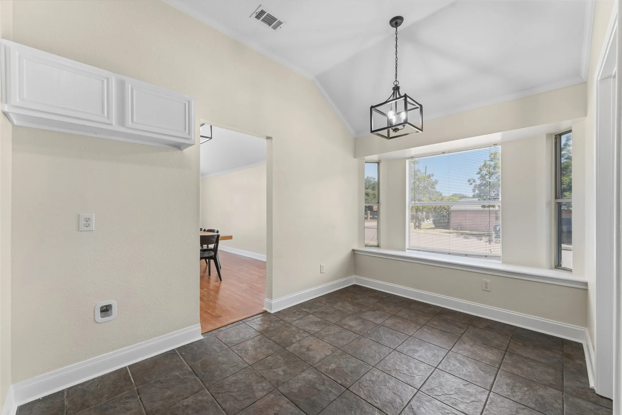 Single Family Residence For Sale in Dallas County , 1064 The Meadows Parkway, De Soto, Texas 75115, 4 Bedroom, 2 Bathroom, 2 Garage spaces, 2,310 Sqft, built in 1998, mls#21358541, Real Estate Agent in De Soto, Homes For Sale in Dallas county, Homes For Sale in De Soto, Realtor in De Soto Texas, Real Estate Brokerage Independent Realty Texas, Luminita Cordes Realtor