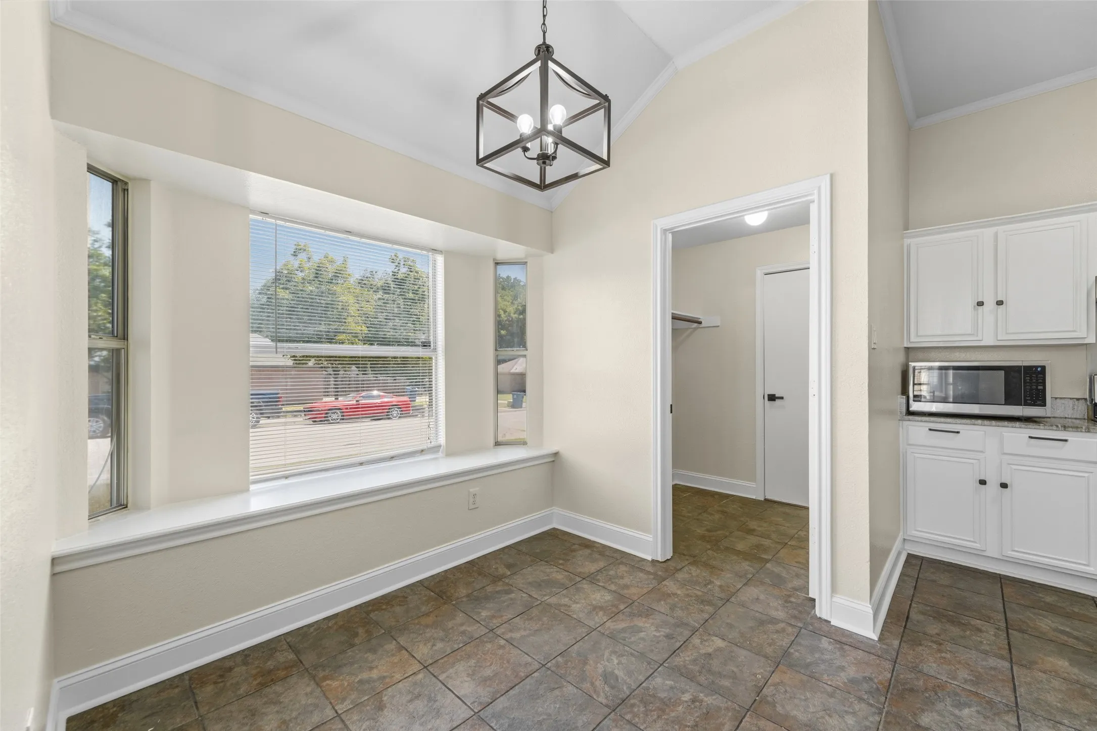 Single Family Residence For Sale in Dallas County , 1064 The Meadows Parkway, De Soto, Texas 75115, 4 Bedroom, 2 Bathroom, 2 Garage spaces, 2,310 Sqft, built in 1998, mls#21358541, Real Estate Agent in De Soto, Homes For Sale in Dallas county, Homes For Sale in De Soto, Realtor in De Soto Texas, Real Estate Brokerage Independent Realty Texas, Luminita Cordes Realtor