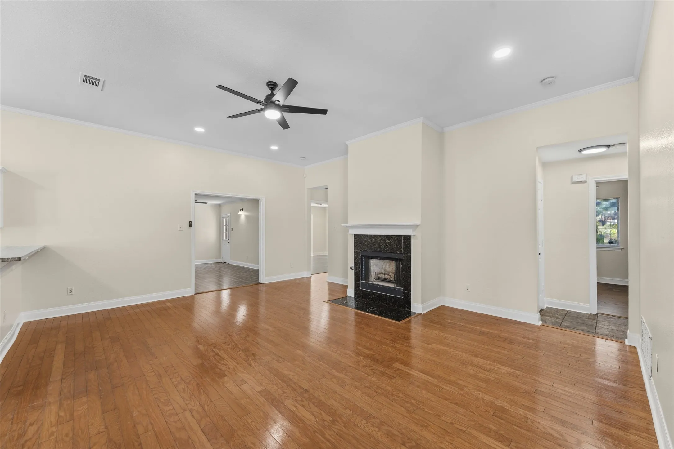 Single Family Residence For Sale in Dallas County , 1064 The Meadows Parkway, De Soto, Texas 75115, 4 Bedroom, 2 Bathroom, 2 Garage spaces, 2,310 Sqft, built in 1998, mls#21358541, Real Estate Agent in De Soto, Homes For Sale in Dallas county, Homes For Sale in De Soto, Realtor in De Soto Texas, Real Estate Brokerage Independent Realty Texas, Luminita Cordes Realtor