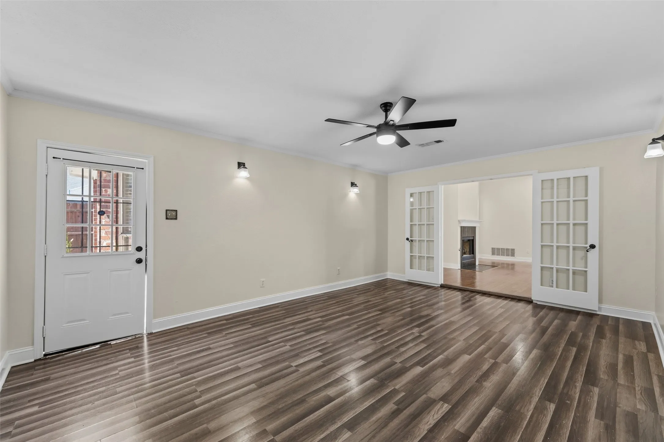 Single Family Residence For Sale in Dallas County , 1064 The Meadows Parkway, De Soto, Texas 75115, 4 Bedroom, 2 Bathroom, 2 Garage spaces, 2,310 Sqft, built in 1998, mls#21358541, Real Estate Agent in De Soto, Homes For Sale in Dallas county, Homes For Sale in De Soto, Realtor in De Soto Texas, Real Estate Brokerage Independent Realty Texas, Luminita Cordes Realtor
