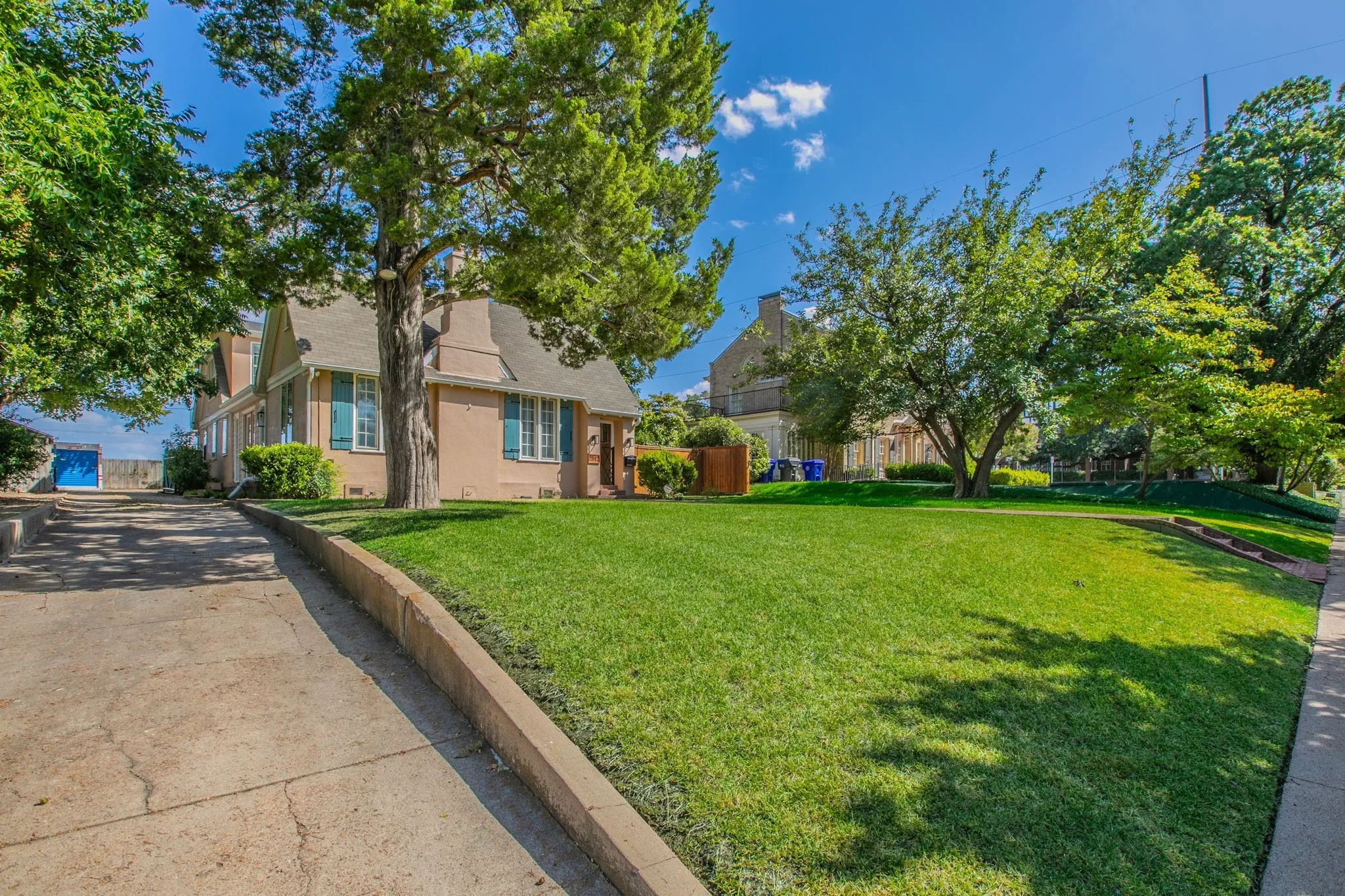 Single Family Residence For Sale in Mc Lennan County , 2512 Austin Avenue, Waco, Texas 76710, 4 Bedroom, 3 Bathroom, Garage spaces, 2,686 Sqft, built in 1929, mls#21358027, Real Estate Agent in Waco, Homes For Sale in Mc Lennan county, Homes For Sale in Waco, Realtor in Waco Texas, Real Estate Brokerage Independent Realty Texas, Luminita Cordes Realtor