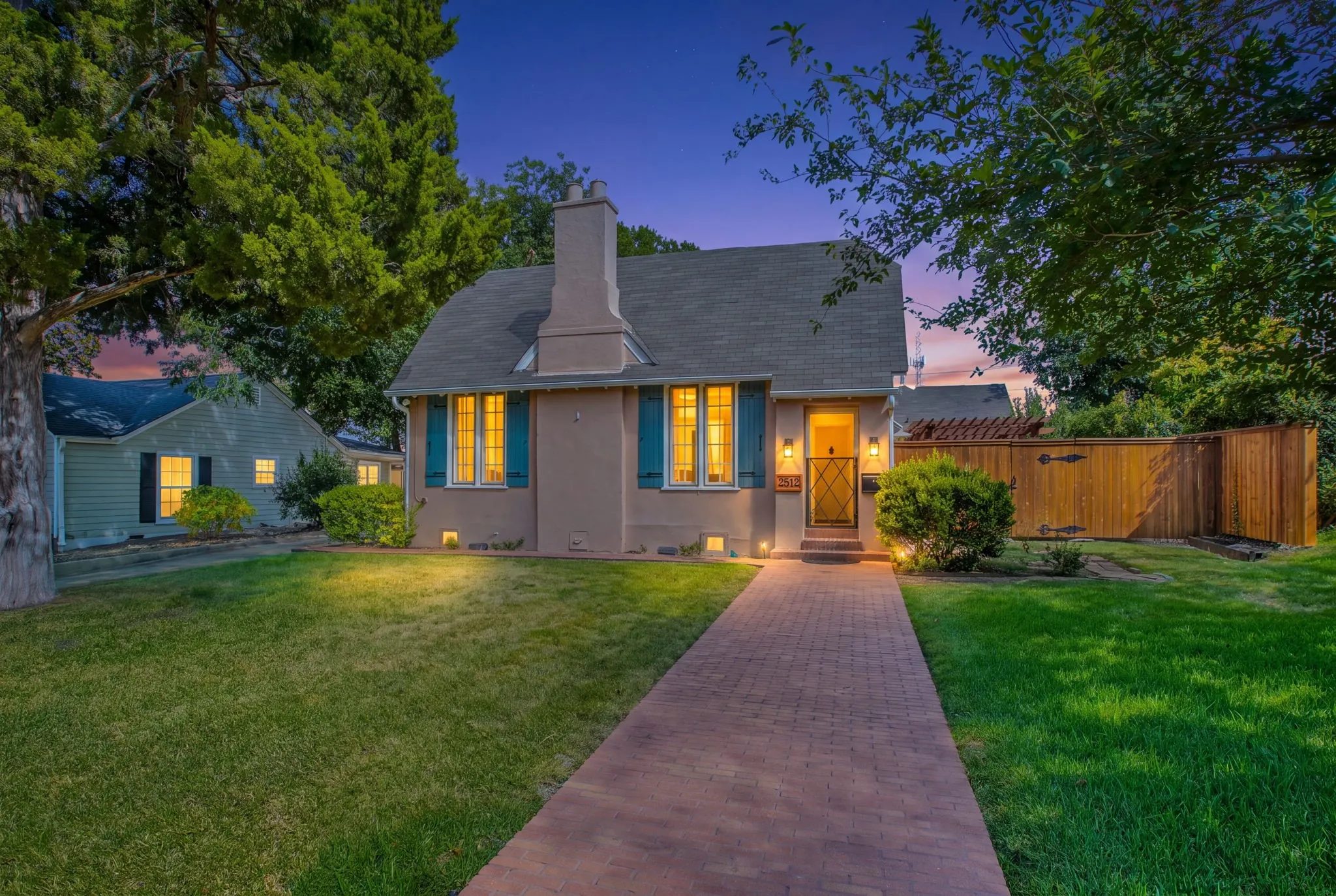 Single Family Residence For Sale in Mc Lennan County , 2512 Austin Avenue, Waco, Texas 76710, 4 Bedroom, 3 Bathroom, Garage spaces, 2,686 Sqft, built in 1929, mls#21358027, Real Estate Agent in Waco, Homes For Sale in Mc Lennan county, Homes For Sale in Waco, Realtor in Waco Texas, Real Estate Brokerage Independent Realty Texas, Luminita Cordes Realtor