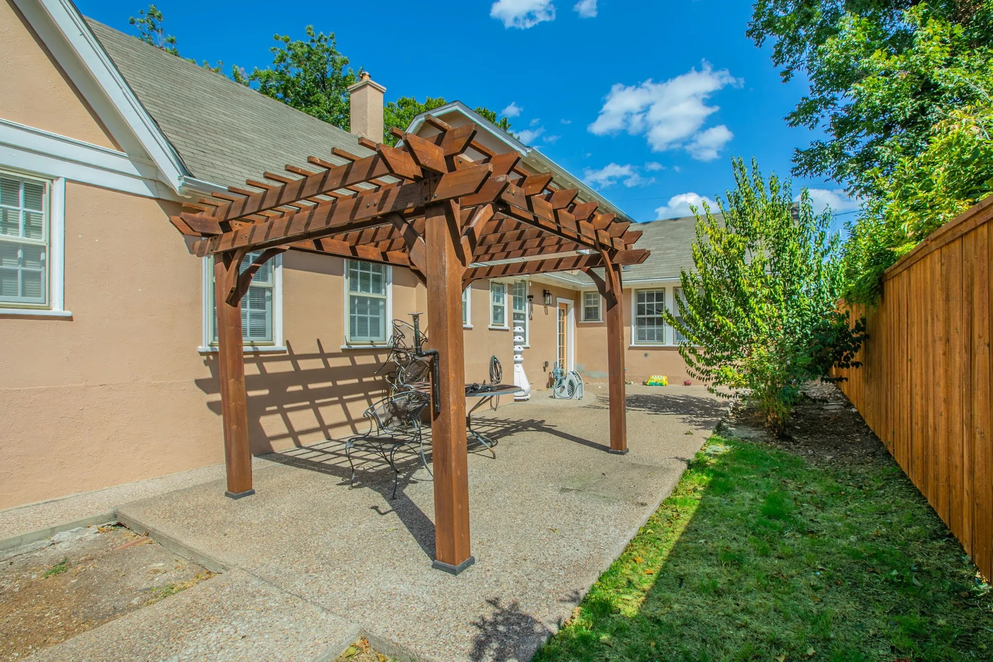 Single Family Residence For Sale in Mc Lennan County , 2512 Austin Avenue, Waco, Texas 76710, 4 Bedroom, 3 Bathroom, Garage spaces, 2,686 Sqft, built in 1929, mls#21358027, Real Estate Agent in Waco, Homes For Sale in Mc Lennan county, Homes For Sale in Waco, Realtor in Waco Texas, Real Estate Brokerage Independent Realty Texas, Luminita Cordes Realtor
