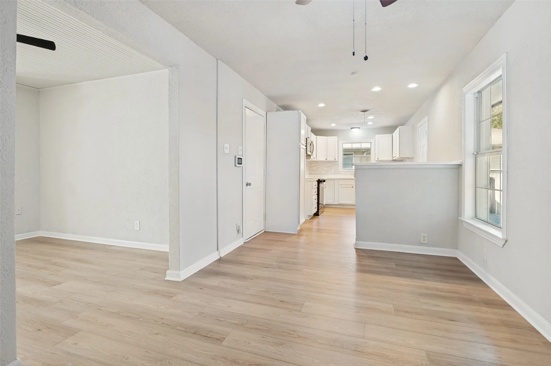 Single Family Residence For Sale in Dallas County , 10641 Channel Drive, Dallas, Texas 75229, 3 Bedroom, 2 Bathroom, 2 Garage spaces, 1,406 Sqft, built in 1955, mls#21358524, Real Estate Agent in Dallas, Homes For Sale in Dallas county, Homes For Sale in Dallas, Realtor in Dallas Texas, Real Estate Brokerage Independent Realty Texas, Luminita Cordes Realtor