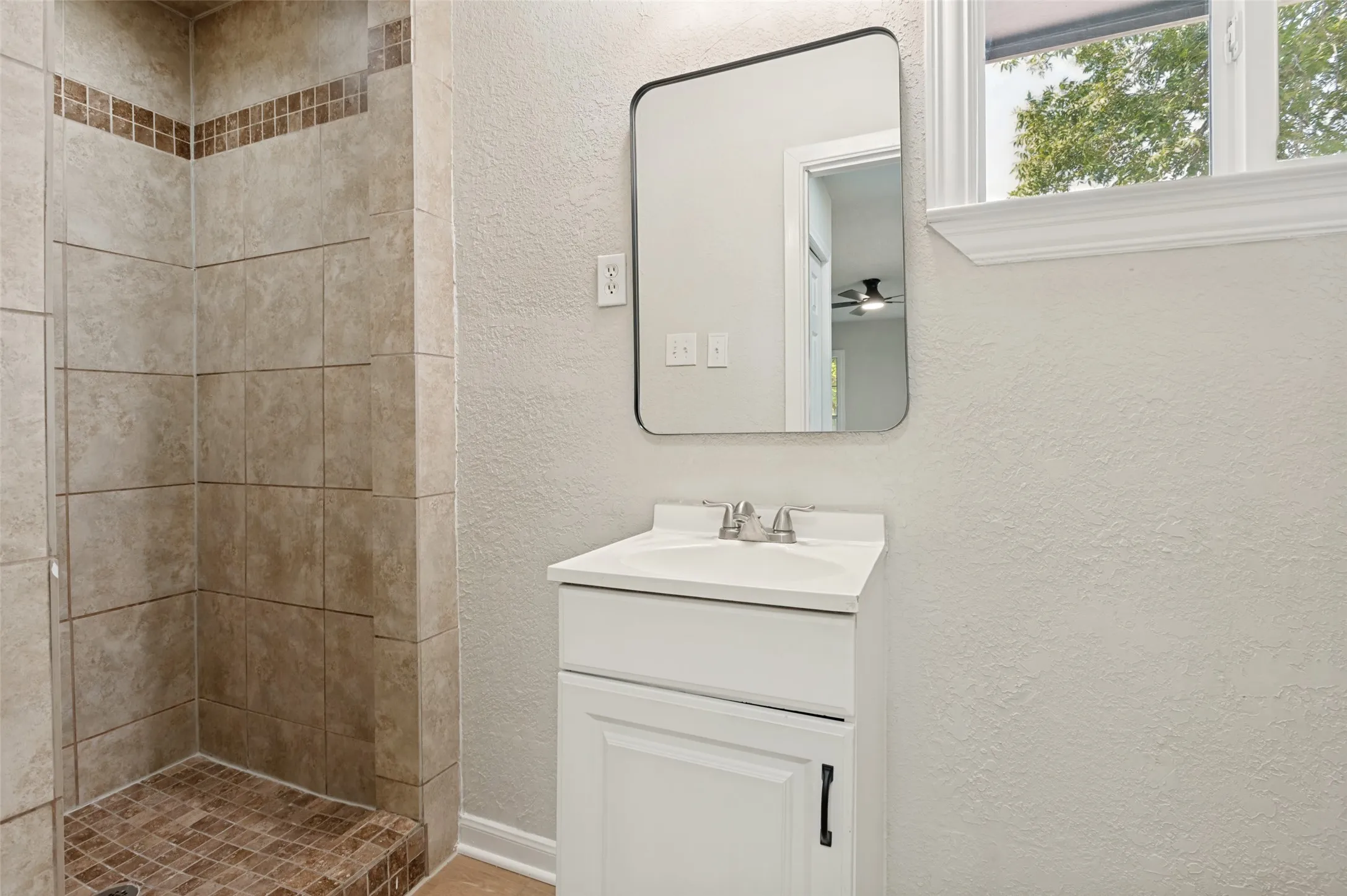 Single Family Residence For Sale in Dallas County , 10641 Channel Drive, Dallas, Texas 75229, 3 Bedroom, 2 Bathroom, 2 Garage spaces, 1,406 Sqft, built in 1955, mls#21358524, Real Estate Agent in Dallas, Homes For Sale in Dallas county, Homes For Sale in Dallas, Realtor in Dallas Texas, Real Estate Brokerage Independent Realty Texas, Luminita Cordes Realtor