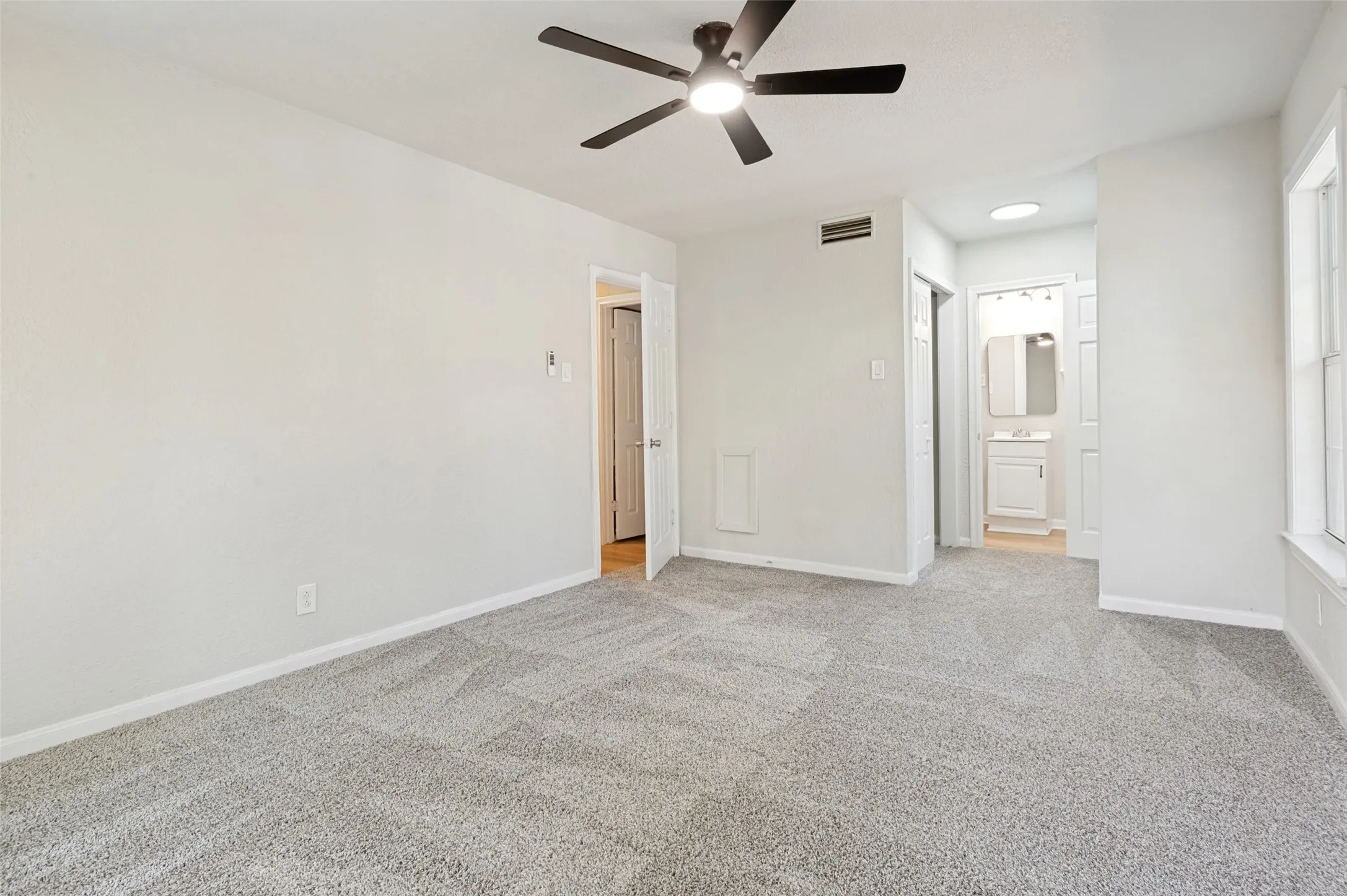 Single Family Residence For Sale in Dallas County , 10641 Channel Drive, Dallas, Texas 75229, 3 Bedroom, 2 Bathroom, 2 Garage spaces, 1,406 Sqft, built in 1955, mls#21358524, Real Estate Agent in Dallas, Homes For Sale in Dallas county, Homes For Sale in Dallas, Realtor in Dallas Texas, Real Estate Brokerage Independent Realty Texas, Luminita Cordes Realtor