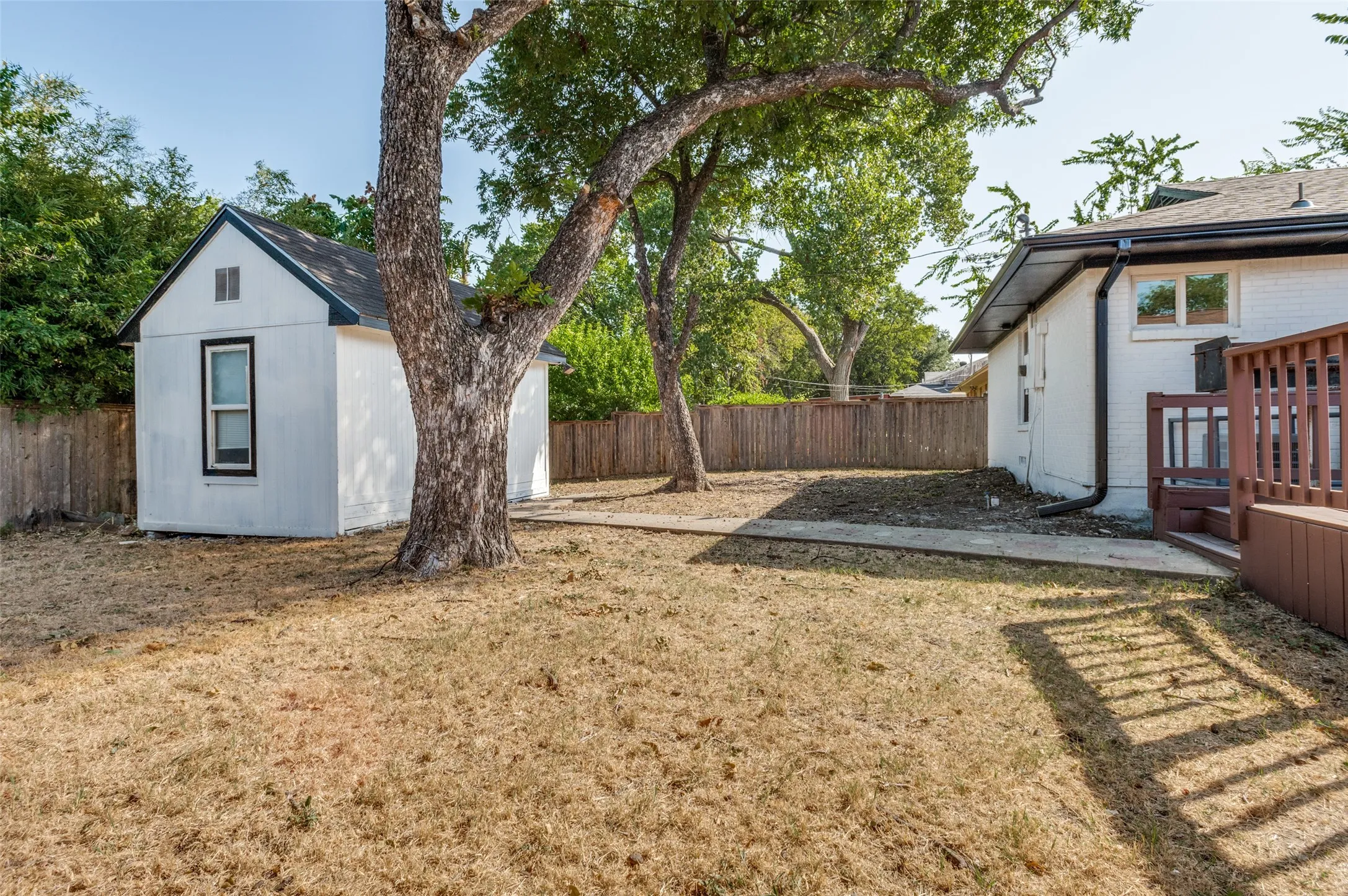 Single Family Residence For Sale in Dallas County , 10641 Channel Drive, Dallas, Texas 75229, 3 Bedroom, 2 Bathroom, 2 Garage spaces, 1,406 Sqft, built in 1955, mls#21358524, Real Estate Agent in Dallas, Homes For Sale in Dallas county, Homes For Sale in Dallas, Realtor in Dallas Texas, Real Estate Brokerage Independent Realty Texas, Luminita Cordes Realtor