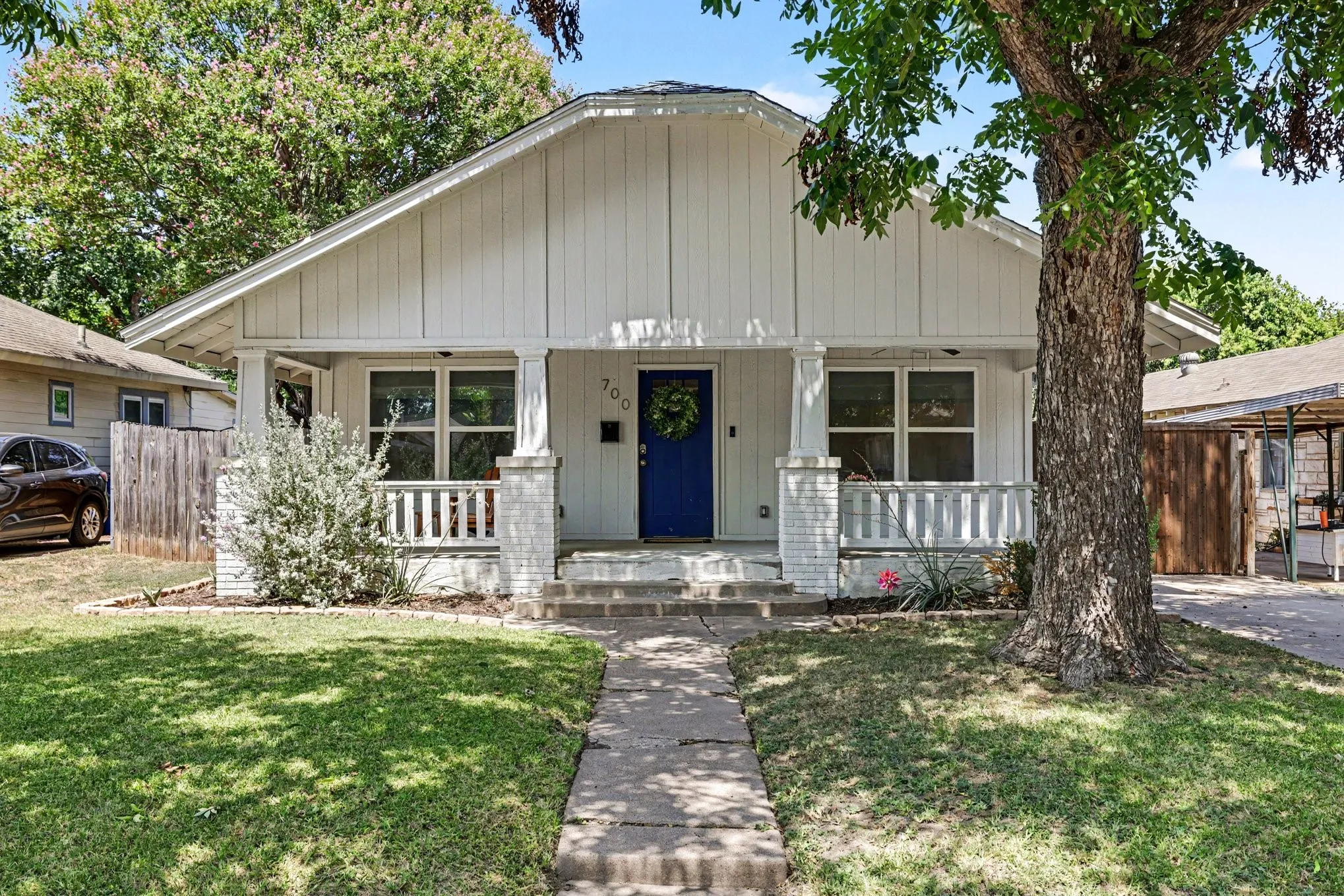Single Family Residence For Sale in Dallas County , 700 Cristler Avenue, Dallas, Texas 75223, 2 Bedroom, 2 Bathroom, Garage spaces, 1,288 Sqft, built in 1916, mls#21346056, Real Estate Agent in Dallas, Homes For Sale in Dallas county, Homes For Sale in Dallas, Realtor in Dallas Texas, Real Estate Brokerage Independent Realty Texas, Luminita Cordes Realtor