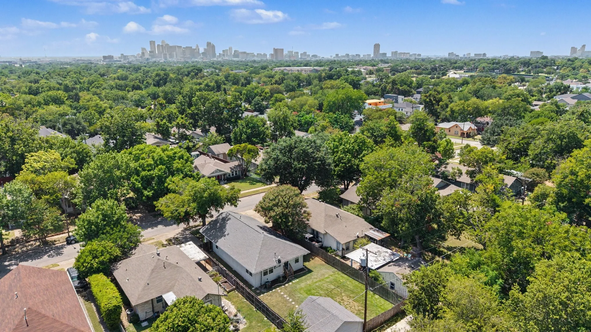 Single Family Residence For Sale in Dallas County , 700 Cristler Avenue, Dallas, Texas 75223, 2 Bedroom, 2 Bathroom, Garage spaces, 1,288 Sqft, built in 1916, mls#21346056, Real Estate Agent in Dallas, Homes For Sale in Dallas county, Homes For Sale in Dallas, Realtor in Dallas Texas, Real Estate Brokerage Independent Realty Texas, Luminita Cordes Realtor