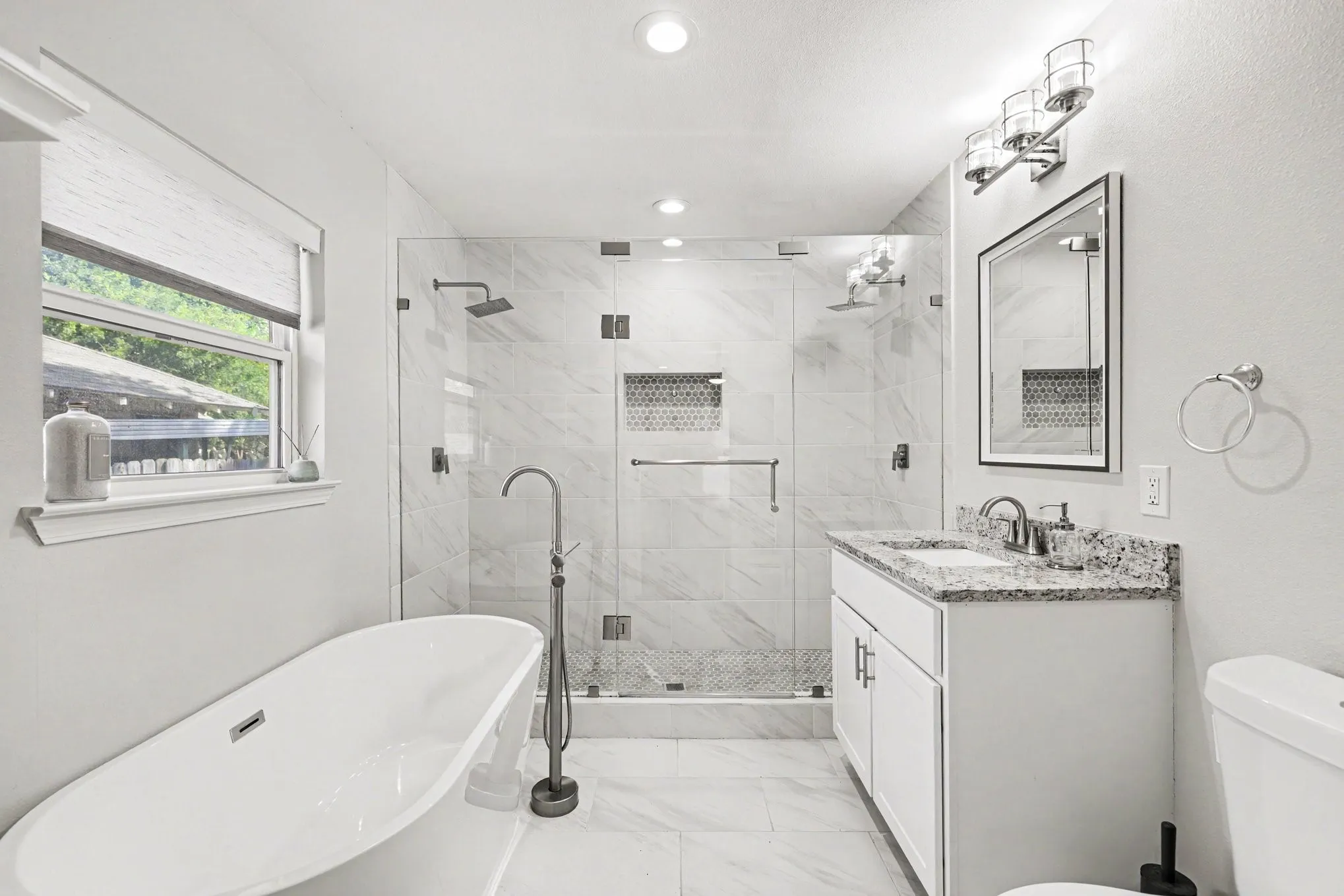 Single Family Residence For Sale in Dallas County , 700 Cristler Avenue, Dallas, Texas 75223, 2 Bedroom, 2 Bathroom, Garage spaces, 1,288 Sqft, built in 1916, mls#21346056, Real Estate Agent in Dallas, Homes For Sale in Dallas county, Homes For Sale in Dallas, Realtor in Dallas Texas, Real Estate Brokerage Independent Realty Texas, Luminita Cordes Realtor