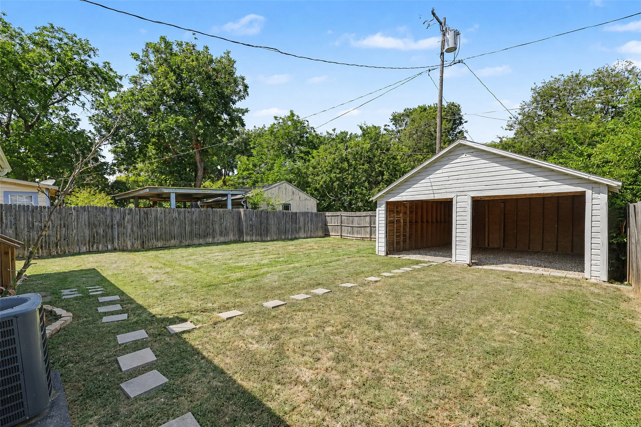Single Family Residence For Sale in Dallas County , 700 Cristler Avenue, Dallas, Texas 75223, 2 Bedroom, 2 Bathroom, Garage spaces, 1,288 Sqft, built in 1916, mls#21346056, Real Estate Agent in Dallas, Homes For Sale in Dallas county, Homes For Sale in Dallas, Realtor in Dallas Texas, Real Estate Brokerage Independent Realty Texas, Luminita Cordes Realtor