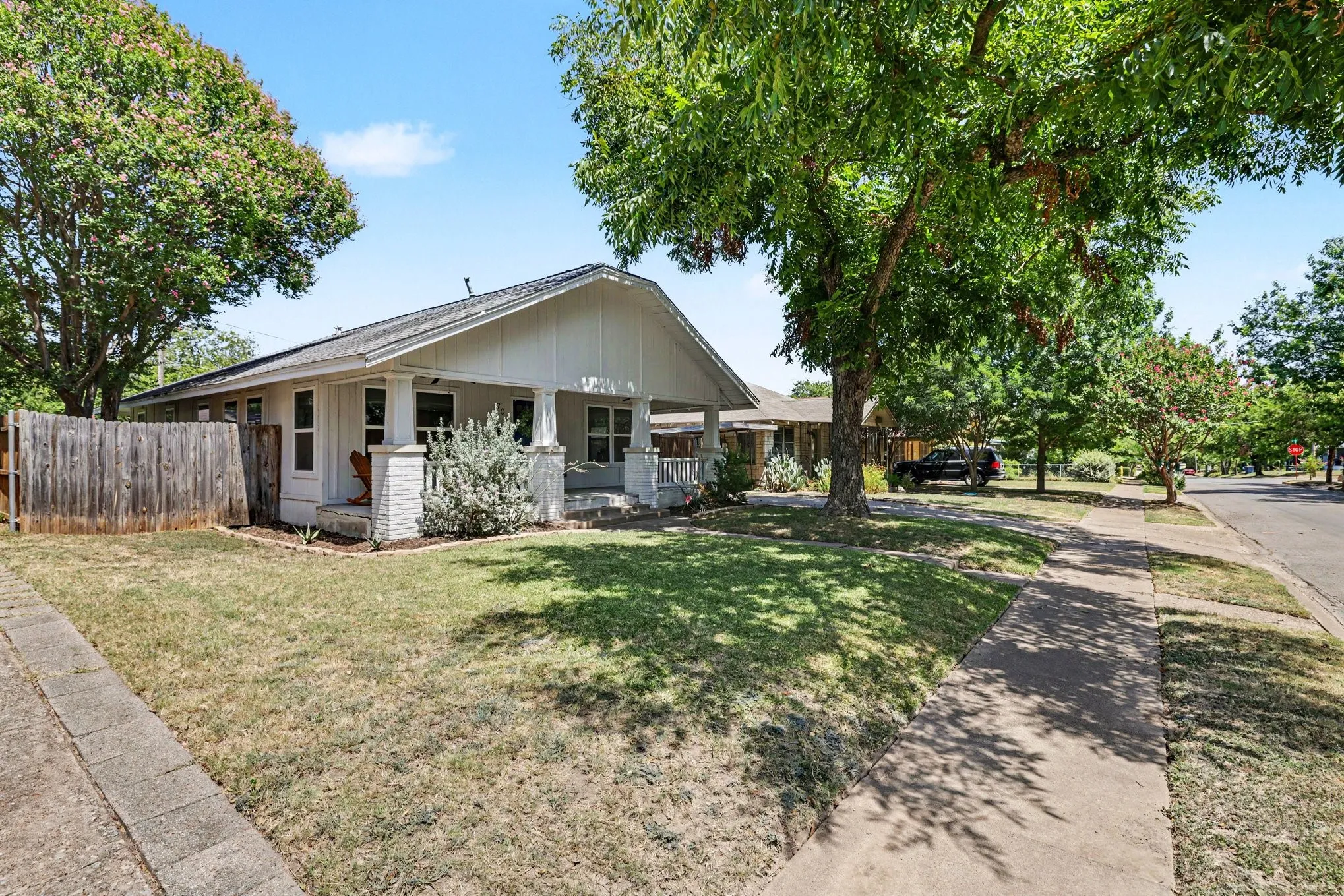 Single Family Residence For Sale in Dallas County , 700 Cristler Avenue, Dallas, Texas 75223, 2 Bedroom, 2 Bathroom, Garage spaces, 1,288 Sqft, built in 1916, mls#21346056, Real Estate Agent in Dallas, Homes For Sale in Dallas county, Homes For Sale in Dallas, Realtor in Dallas Texas, Real Estate Brokerage Independent Realty Texas, Luminita Cordes Realtor
