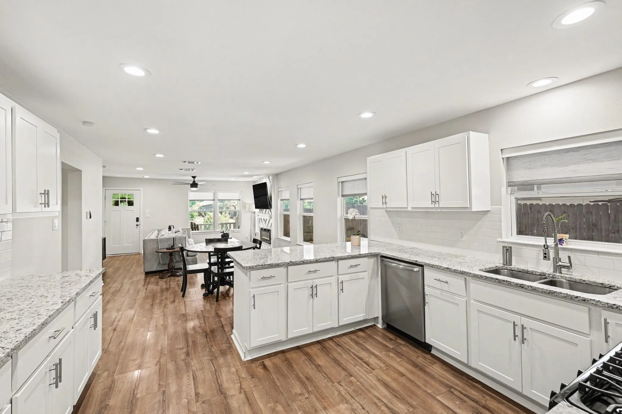 Single Family Residence For Sale in Dallas County , 700 Cristler Avenue, Dallas, Texas 75223, 2 Bedroom, 2 Bathroom, Garage spaces, 1,288 Sqft, built in 1916, mls#21346056, Real Estate Agent in Dallas, Homes For Sale in Dallas county, Homes For Sale in Dallas, Realtor in Dallas Texas, Real Estate Brokerage Independent Realty Texas, Luminita Cordes Realtor