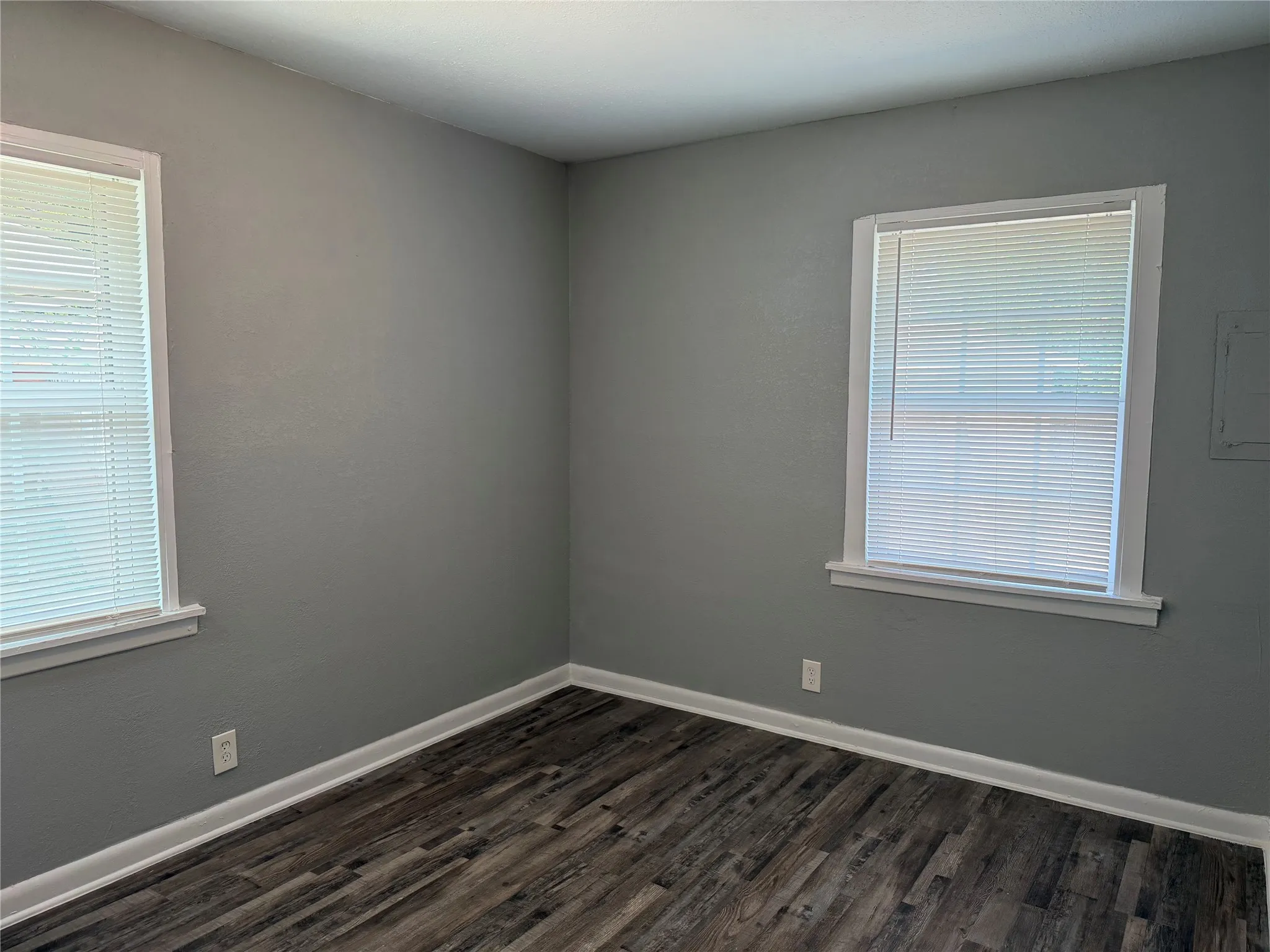 Duplex For Rent in Tarrant County , 2506 Normont Circle, Fort Worth, Texas 76103, 2 Bedroom, 1 Bathroom, 1 Garage spaces, 774 Sqft, built in 1954, mls#21358546, Real Estate Agent in Fort Worth, Homes For Rent in Tarrant county, Homes For Rent in Fort Worth, Realtor in Fort Worth Texas, Real Estate Brokerage Independent Realty Texas, Luminita Cordes Realtor