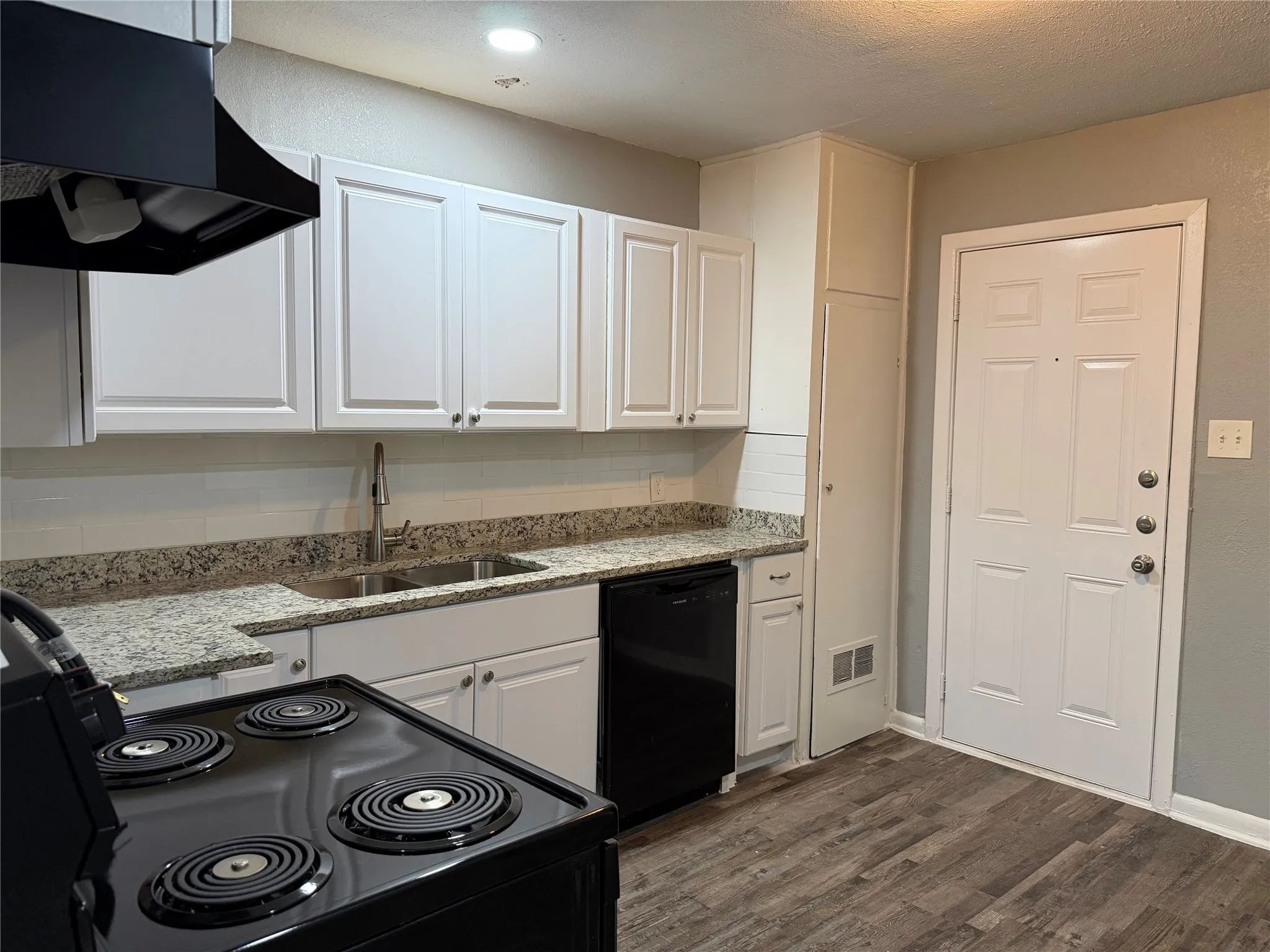 Duplex For Rent in Tarrant County , 2506 Normont Circle, Fort Worth, Texas 76103, 2 Bedroom, 1 Bathroom, 1 Garage spaces, 774 Sqft, built in 1954, mls#21358546, Real Estate Agent in Fort Worth, Homes For Rent in Tarrant county, Homes For Rent in Fort Worth, Realtor in Fort Worth Texas, Real Estate Brokerage Independent Realty Texas, Luminita Cordes Realtor