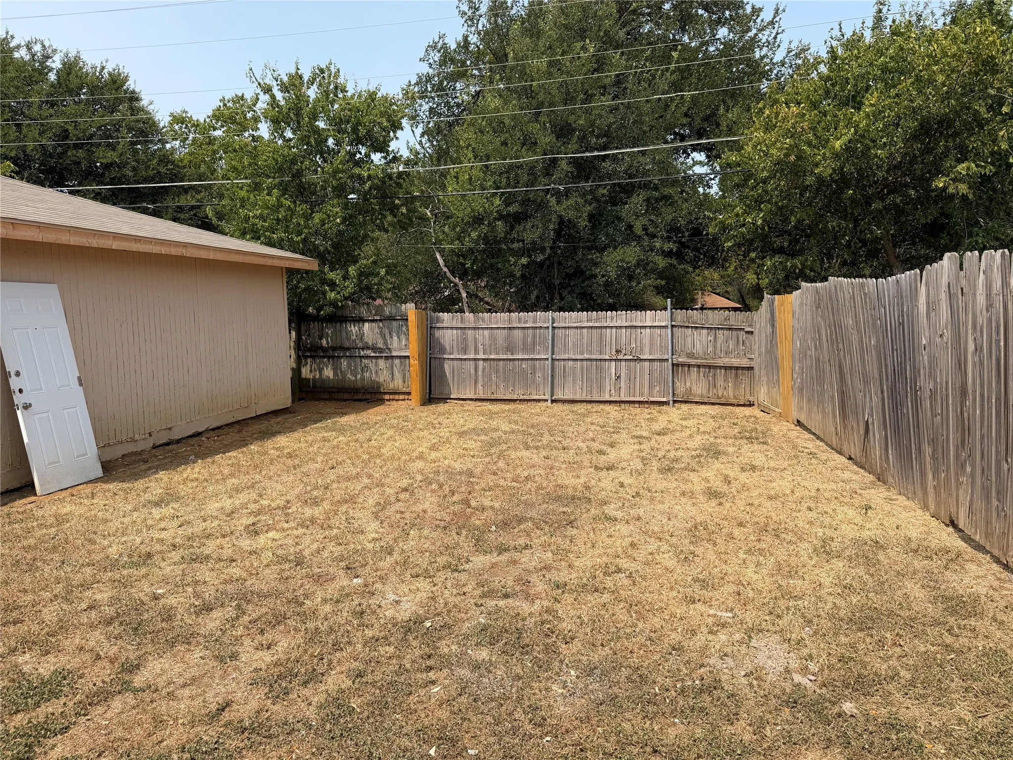 Duplex For Rent in Tarrant County , 2506 Normont Circle, Fort Worth, Texas 76103, 2 Bedroom, 1 Bathroom, 1 Garage spaces, 774 Sqft, built in 1954, mls#21358546, Real Estate Agent in Fort Worth, Homes For Rent in Tarrant county, Homes For Rent in Fort Worth, Realtor in Fort Worth Texas, Real Estate Brokerage Independent Realty Texas, Luminita Cordes Realtor
