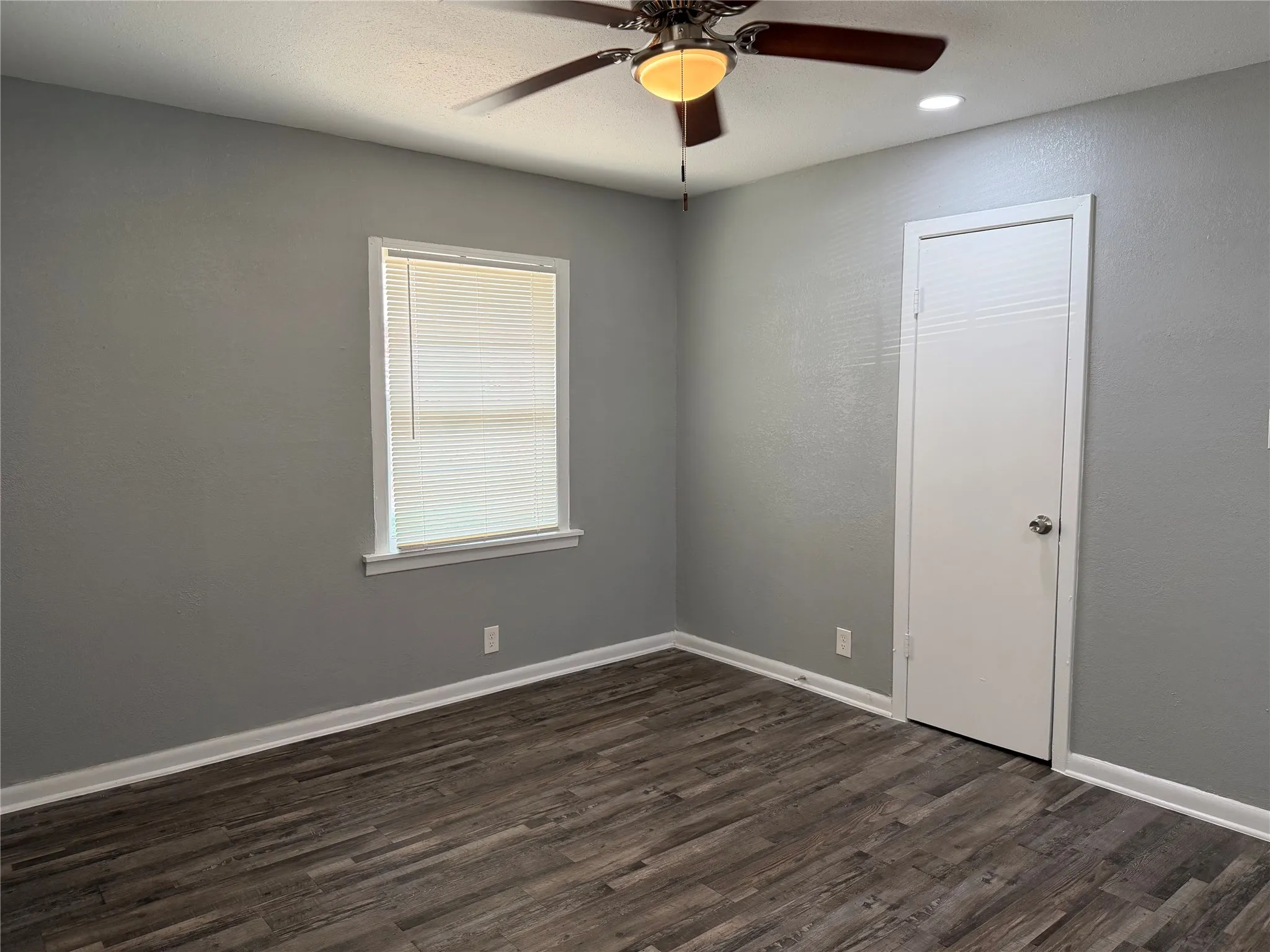 Duplex For Rent in Tarrant County , 2506 Normont Circle, Fort Worth, Texas 76103, 2 Bedroom, 1 Bathroom, 1 Garage spaces, 774 Sqft, built in 1954, mls#21358546, Real Estate Agent in Fort Worth, Homes For Rent in Tarrant county, Homes For Rent in Fort Worth, Realtor in Fort Worth Texas, Real Estate Brokerage Independent Realty Texas, Luminita Cordes Realtor