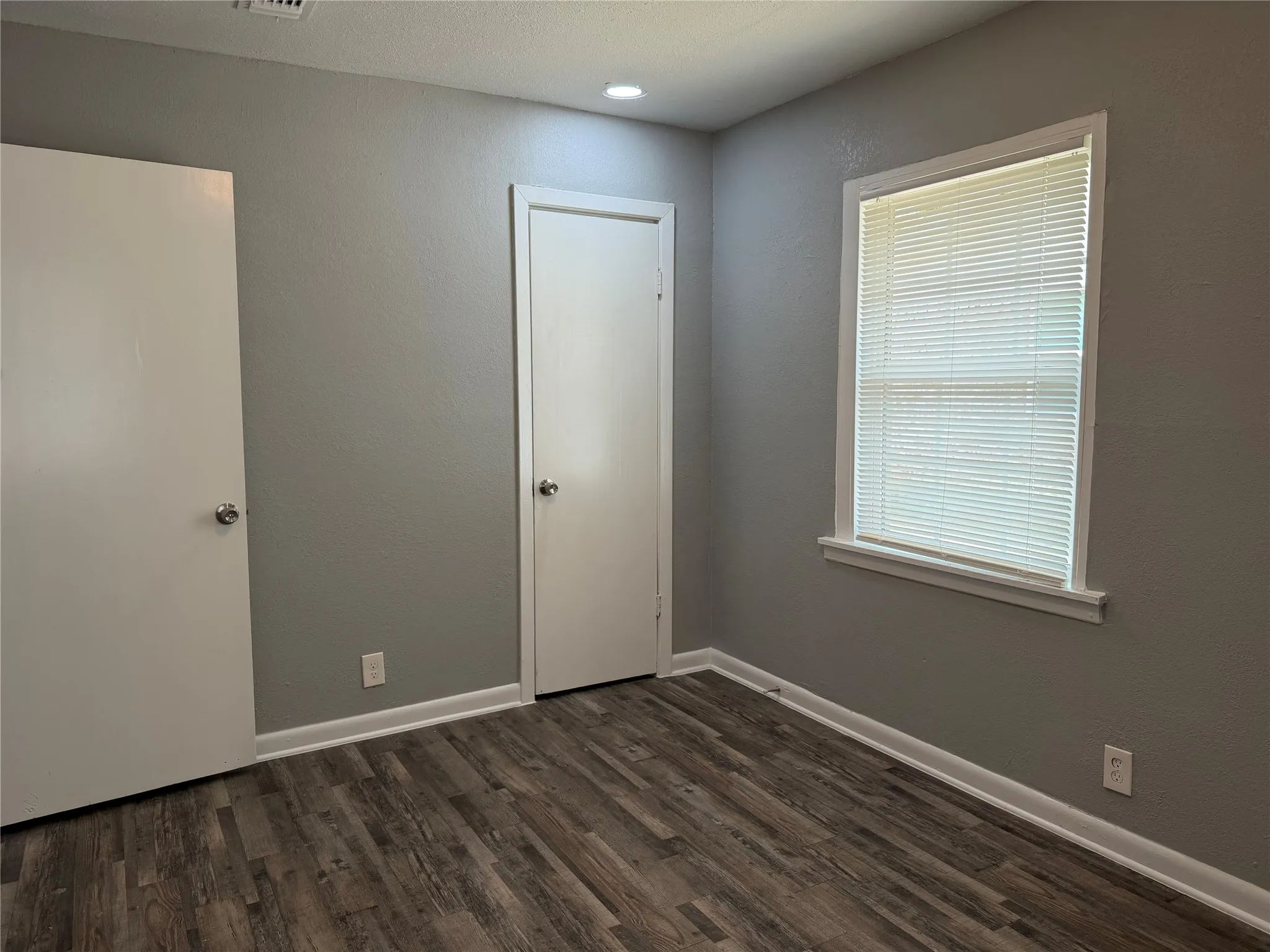 Duplex For Rent in Tarrant County , 2506 Normont Circle, Fort Worth, Texas 76103, 2 Bedroom, 1 Bathroom, 1 Garage spaces, 774 Sqft, built in 1954, mls#21358546, Real Estate Agent in Fort Worth, Homes For Rent in Tarrant county, Homes For Rent in Fort Worth, Realtor in Fort Worth Texas, Real Estate Brokerage Independent Realty Texas, Luminita Cordes Realtor