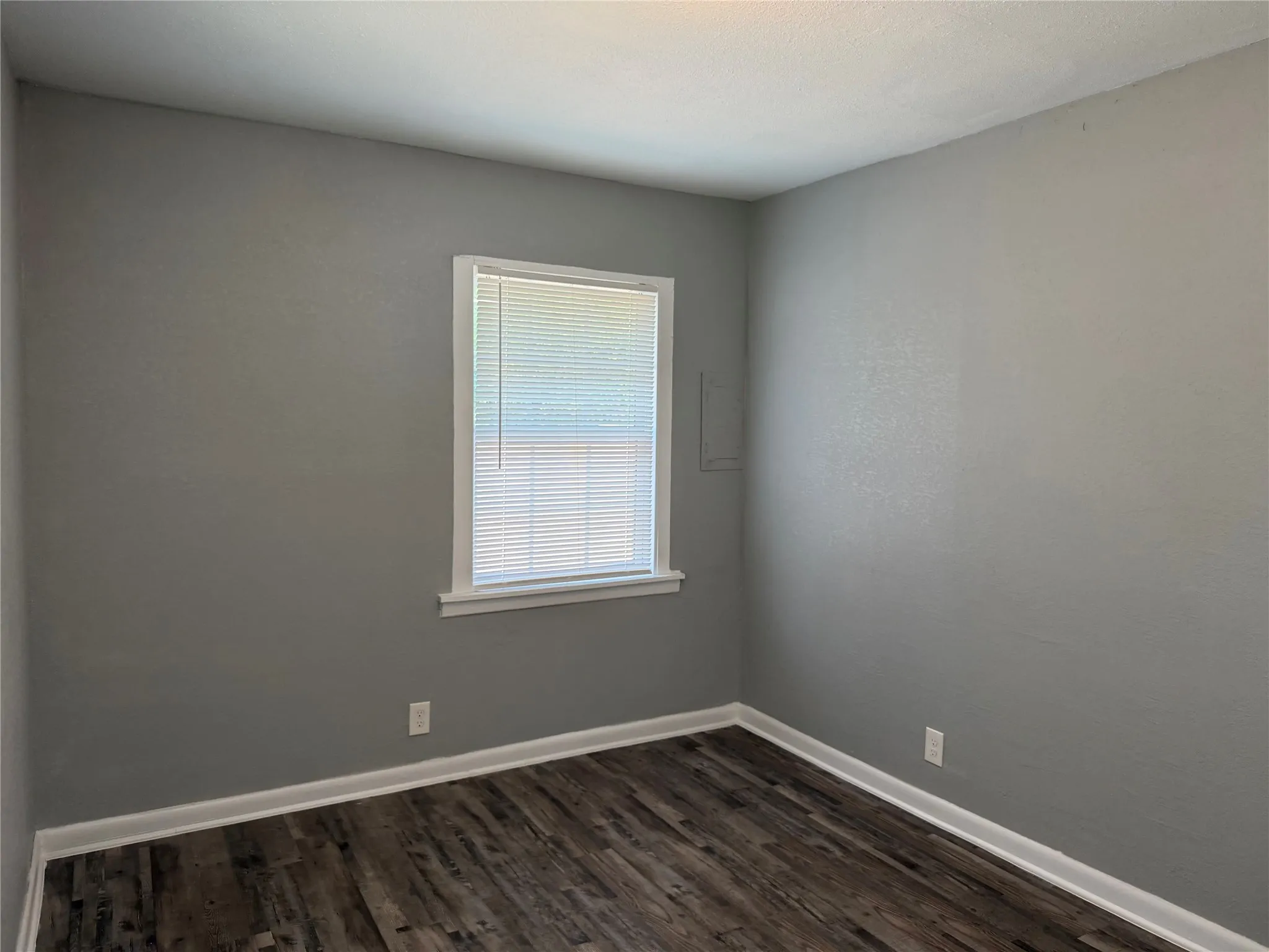 Duplex For Rent in Tarrant County , 2506 Normont Circle, Fort Worth, Texas 76103, 2 Bedroom, 1 Bathroom, 1 Garage spaces, 774 Sqft, built in 1954, mls#21358546, Real Estate Agent in Fort Worth, Homes For Rent in Tarrant county, Homes For Rent in Fort Worth, Realtor in Fort Worth Texas, Real Estate Brokerage Independent Realty Texas, Luminita Cordes Realtor