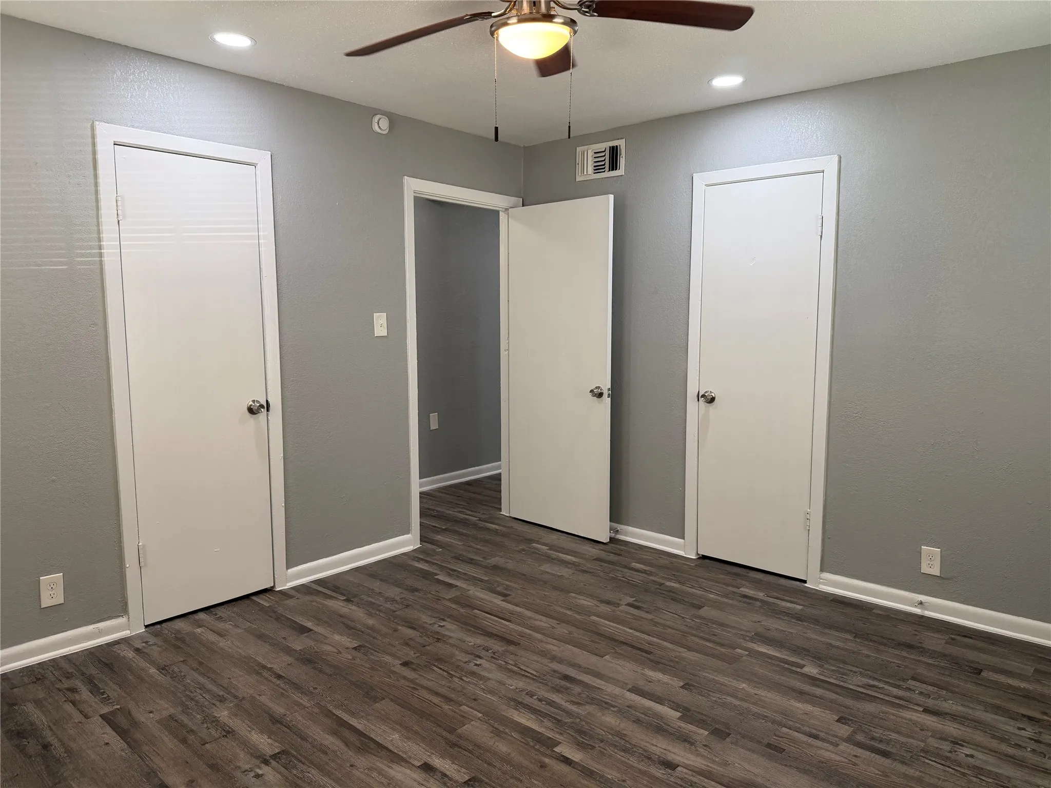 Duplex For Rent in Tarrant County , 2506 Normont Circle, Fort Worth, Texas 76103, 2 Bedroom, 1 Bathroom, 1 Garage spaces, 774 Sqft, built in 1954, mls#21358546, Real Estate Agent in Fort Worth, Homes For Rent in Tarrant county, Homes For Rent in Fort Worth, Realtor in Fort Worth Texas, Real Estate Brokerage Independent Realty Texas, Luminita Cordes Realtor