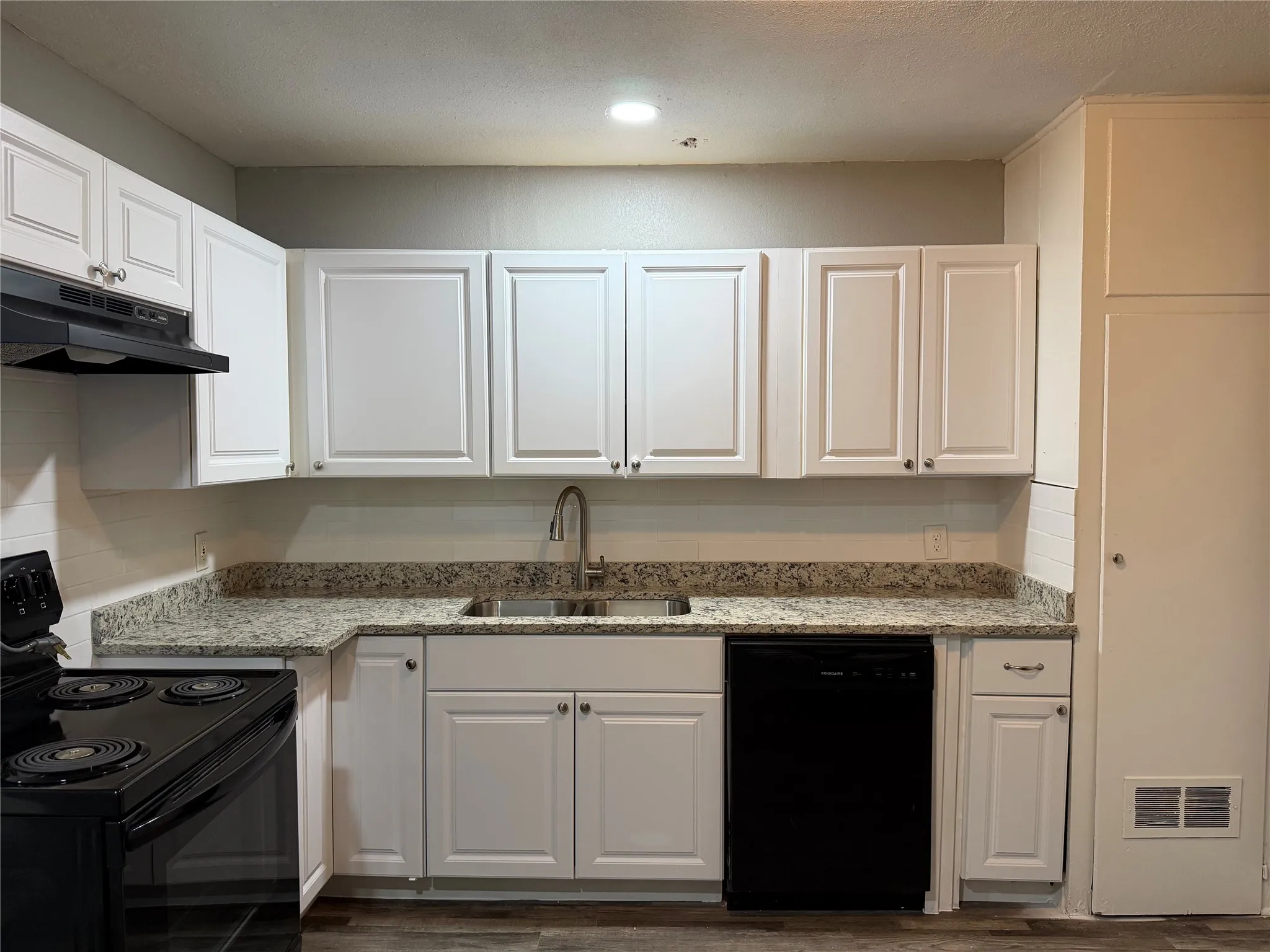 Duplex For Rent in Tarrant County , 2506 Normont Circle, Fort Worth, Texas 76103, 2 Bedroom, 1 Bathroom, 1 Garage spaces, 774 Sqft, built in 1954, mls#21358546, Real Estate Agent in Fort Worth, Homes For Rent in Tarrant county, Homes For Rent in Fort Worth, Realtor in Fort Worth Texas, Real Estate Brokerage Independent Realty Texas, Luminita Cordes Realtor