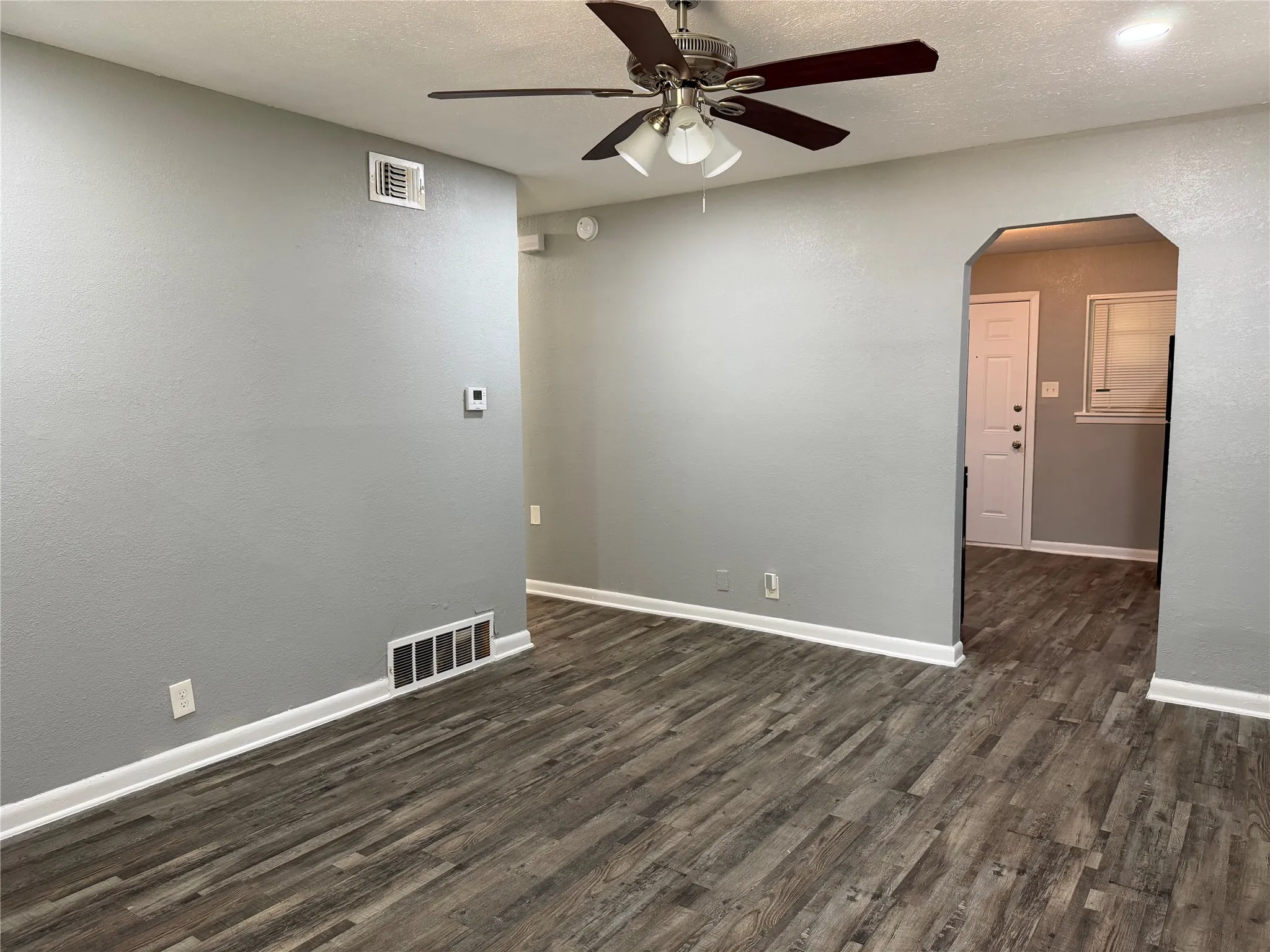 Duplex For Rent in Tarrant County , 2506 Normont Circle, Fort Worth, Texas 76103, 2 Bedroom, 1 Bathroom, 1 Garage spaces, 774 Sqft, built in 1954, mls#21358546, Real Estate Agent in Fort Worth, Homes For Rent in Tarrant county, Homes For Rent in Fort Worth, Realtor in Fort Worth Texas, Real Estate Brokerage Independent Realty Texas, Luminita Cordes Realtor