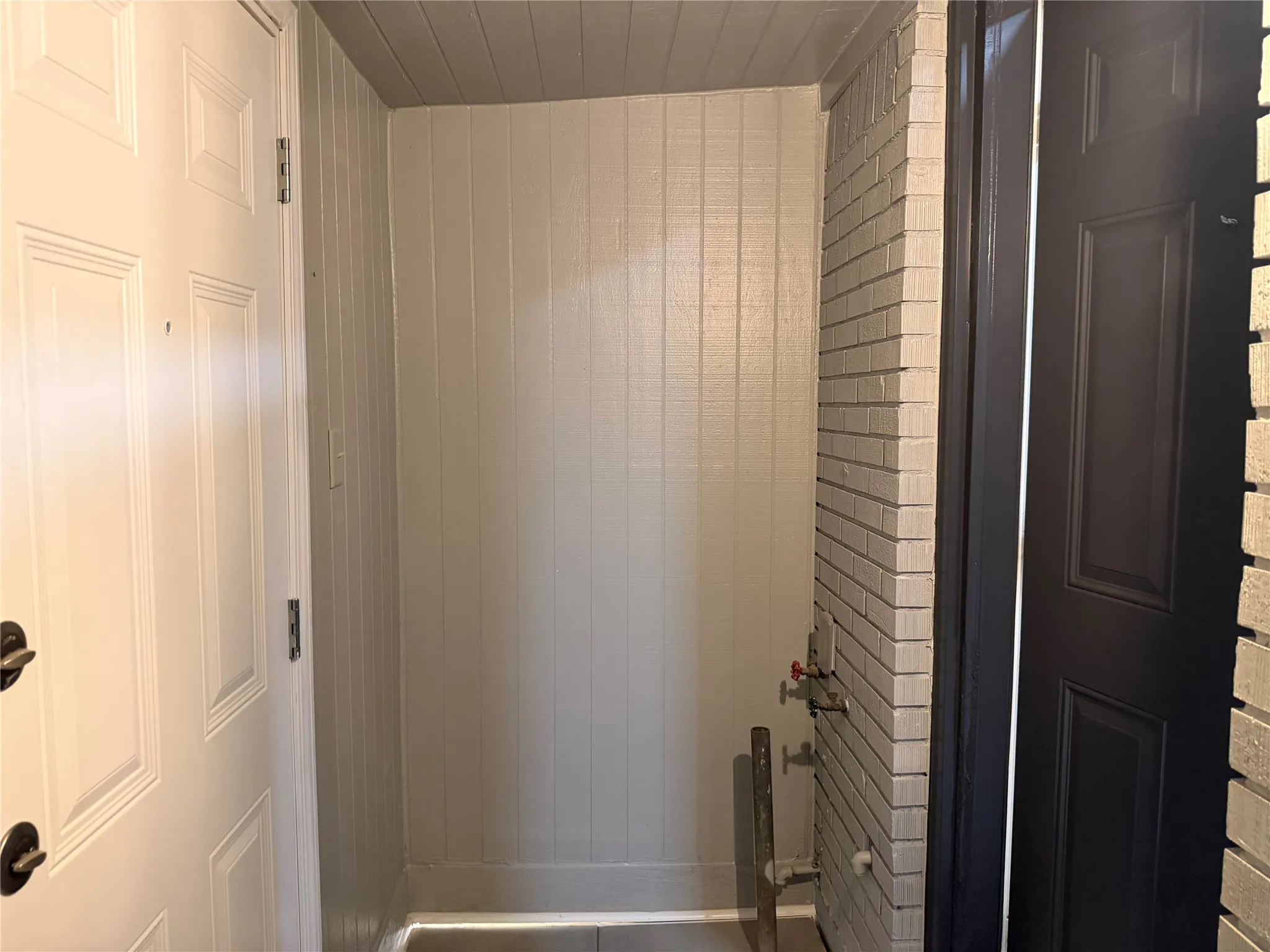 Duplex For Rent in Tarrant County , 2507 Normont Circle, Fort Worth, Texas 76103, 2 Bedroom, 1 Bathroom, 1 Garage spaces, 774 Sqft, built in 1954, mls#21358547, Real Estate Agent in Fort Worth, Homes For Rent in Tarrant county, Homes For Rent in Fort Worth, Realtor in Fort Worth Texas, Real Estate Brokerage Independent Realty Texas, Luminita Cordes Realtor