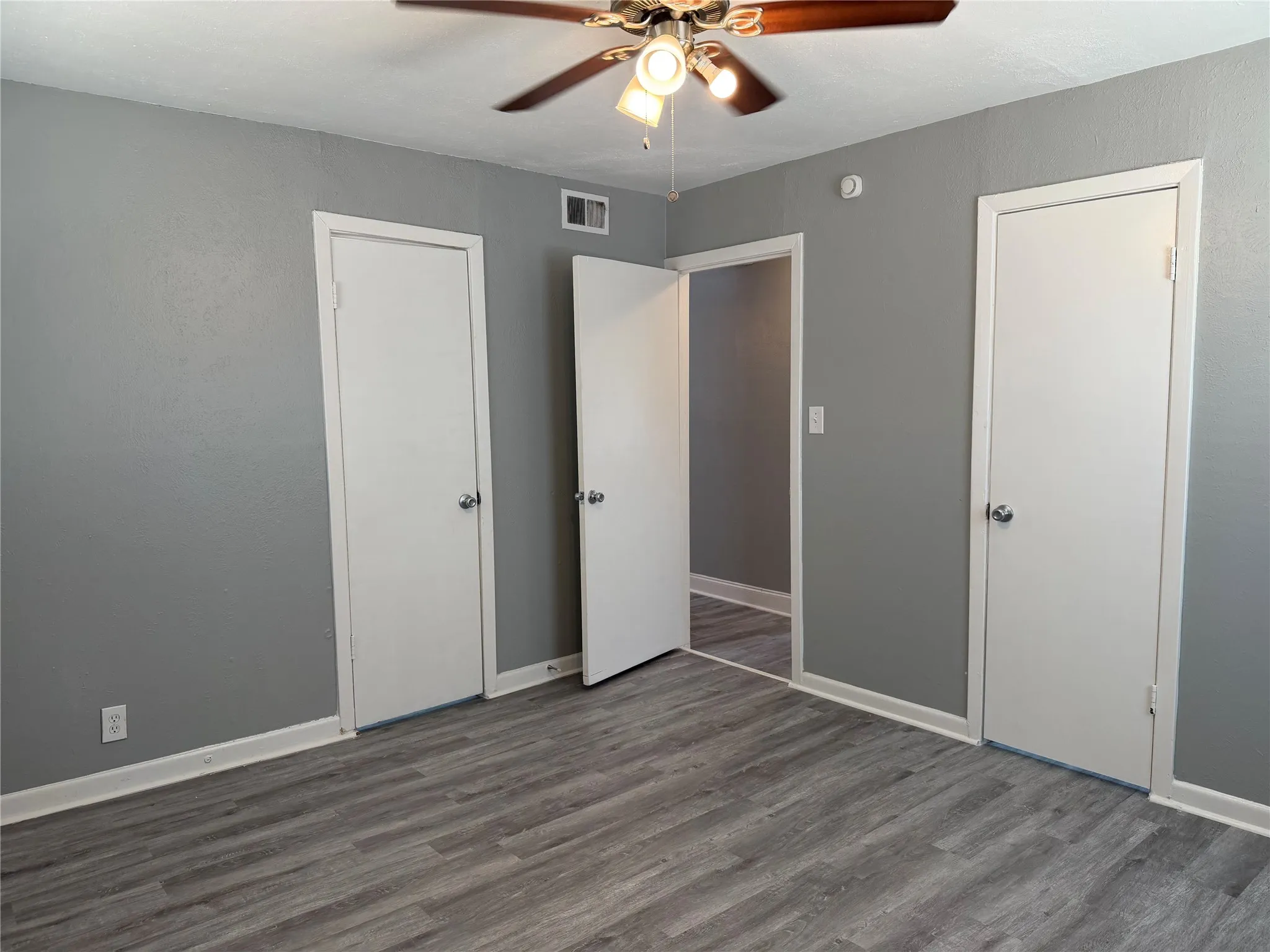 Duplex For Rent in Tarrant County , 2507 Normont Circle, Fort Worth, Texas 76103, 2 Bedroom, 1 Bathroom, 1 Garage spaces, 774 Sqft, built in 1954, mls#21358547, Real Estate Agent in Fort Worth, Homes For Rent in Tarrant county, Homes For Rent in Fort Worth, Realtor in Fort Worth Texas, Real Estate Brokerage Independent Realty Texas, Luminita Cordes Realtor