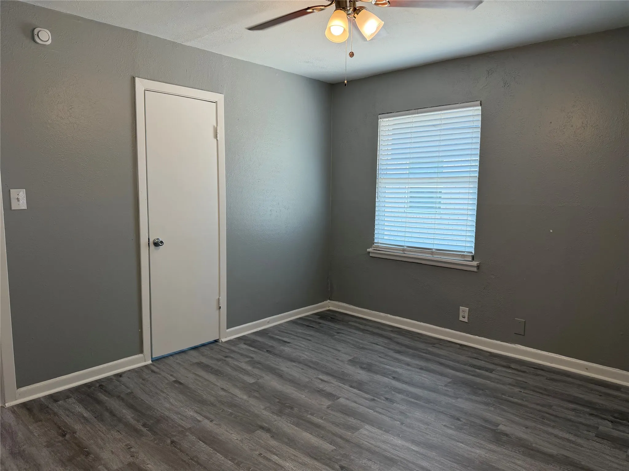 Duplex For Rent in Tarrant County , 2507 Normont Circle, Fort Worth, Texas 76103, 2 Bedroom, 1 Bathroom, 1 Garage spaces, 774 Sqft, built in 1954, mls#21358547, Real Estate Agent in Fort Worth, Homes For Rent in Tarrant county, Homes For Rent in Fort Worth, Realtor in Fort Worth Texas, Real Estate Brokerage Independent Realty Texas, Luminita Cordes Realtor