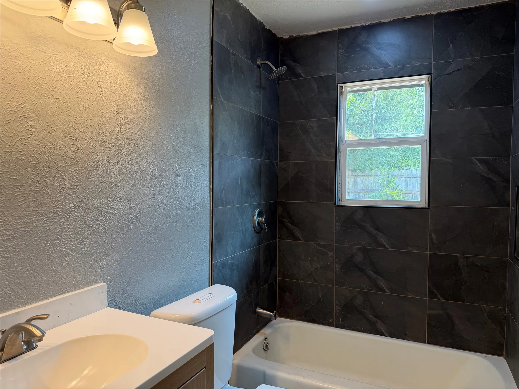 Duplex For Rent in Tarrant County , 2507 Normont Circle, Fort Worth, Texas 76103, 2 Bedroom, 1 Bathroom, 1 Garage spaces, 774 Sqft, built in 1954, mls#21358547, Real Estate Agent in Fort Worth, Homes For Rent in Tarrant county, Homes For Rent in Fort Worth, Realtor in Fort Worth Texas, Real Estate Brokerage Independent Realty Texas, Luminita Cordes Realtor