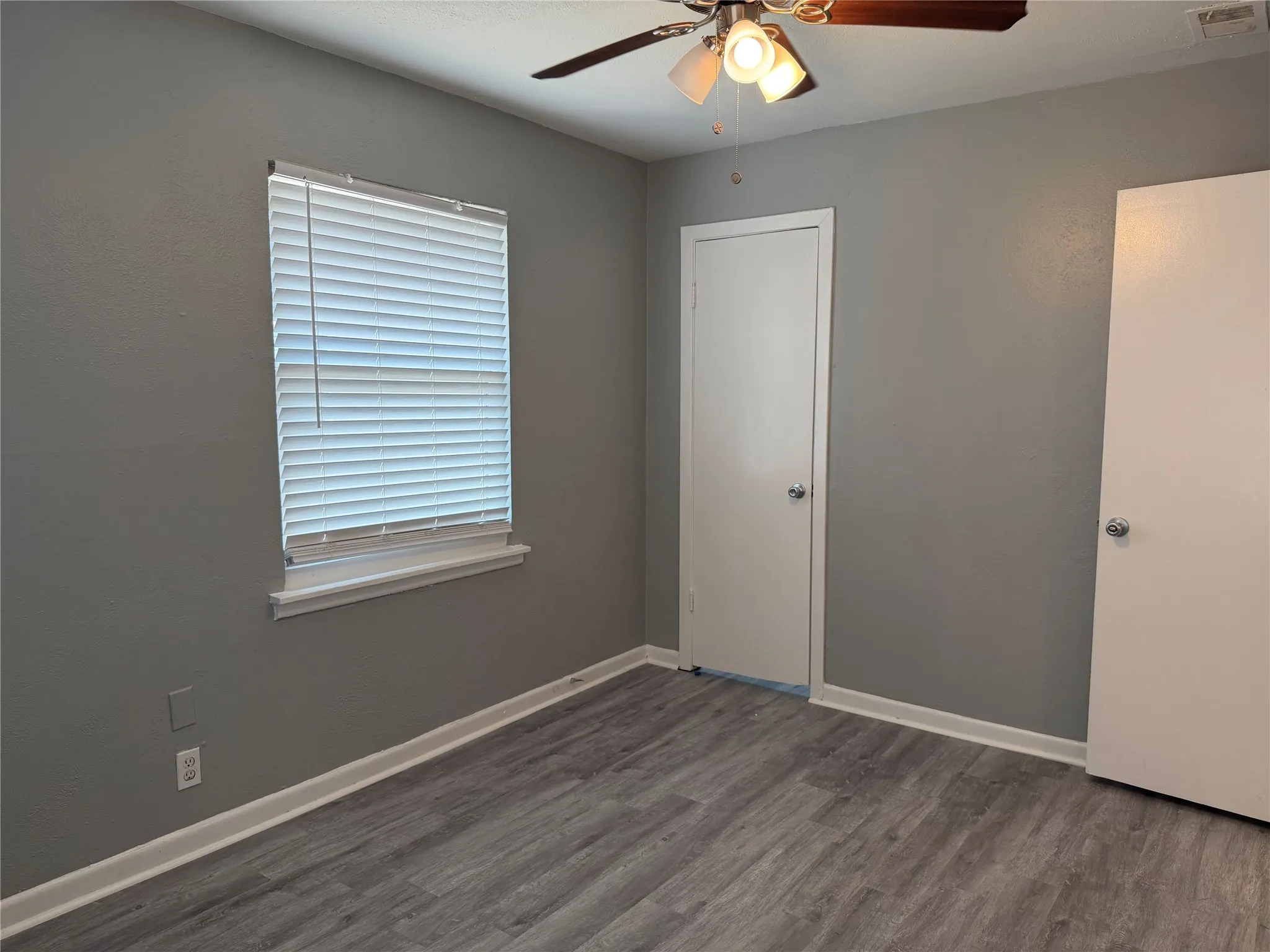 Duplex For Rent in Tarrant County , 2507 Normont Circle, Fort Worth, Texas 76103, 2 Bedroom, 1 Bathroom, 1 Garage spaces, 774 Sqft, built in 1954, mls#21358547, Real Estate Agent in Fort Worth, Homes For Rent in Tarrant county, Homes For Rent in Fort Worth, Realtor in Fort Worth Texas, Real Estate Brokerage Independent Realty Texas, Luminita Cordes Realtor