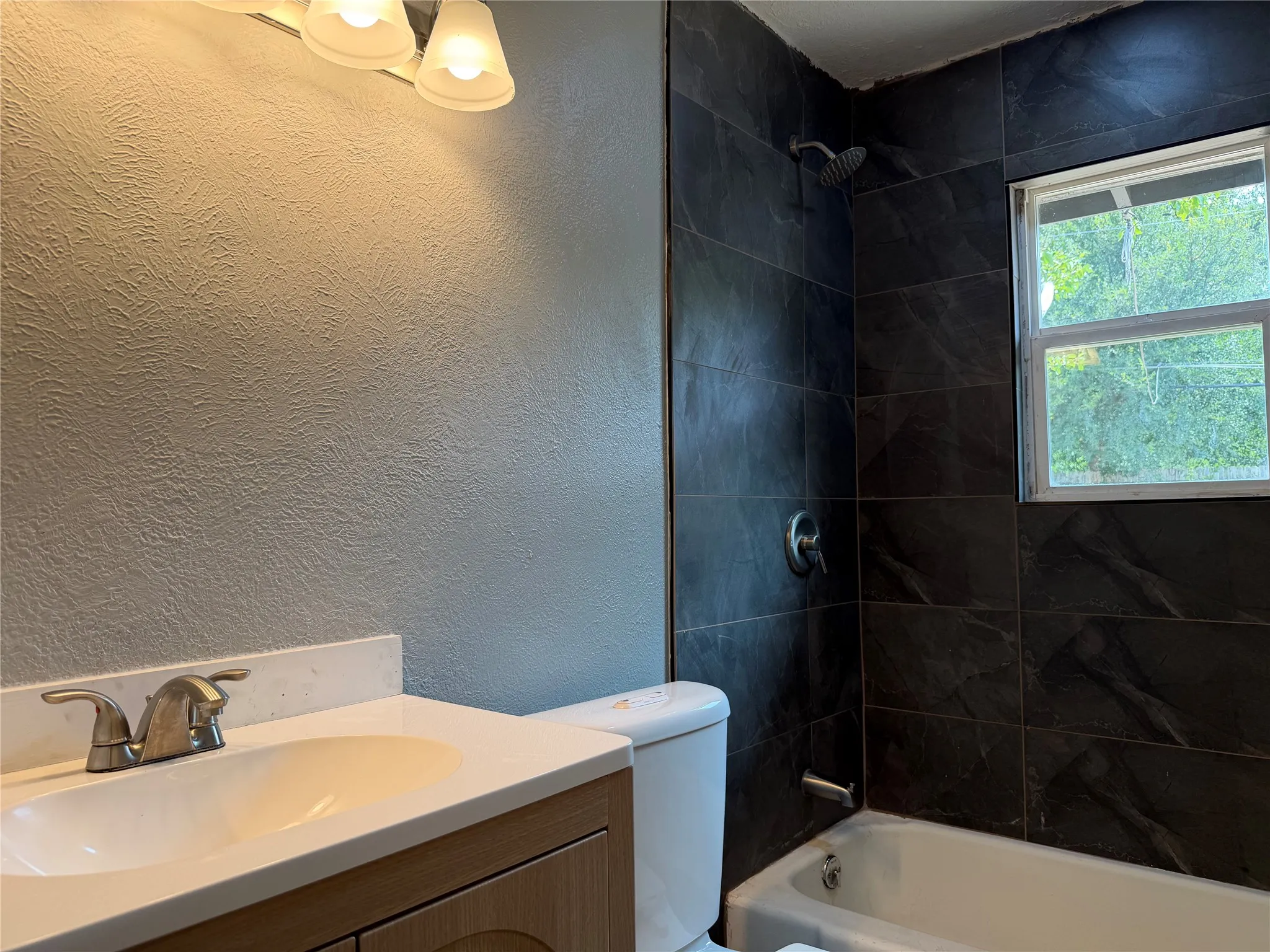 Duplex For Rent in Tarrant County , 2507 Normont Circle, Fort Worth, Texas 76103, 2 Bedroom, 1 Bathroom, 1 Garage spaces, 774 Sqft, built in 1954, mls#21358547, Real Estate Agent in Fort Worth, Homes For Rent in Tarrant county, Homes For Rent in Fort Worth, Realtor in Fort Worth Texas, Real Estate Brokerage Independent Realty Texas, Luminita Cordes Realtor