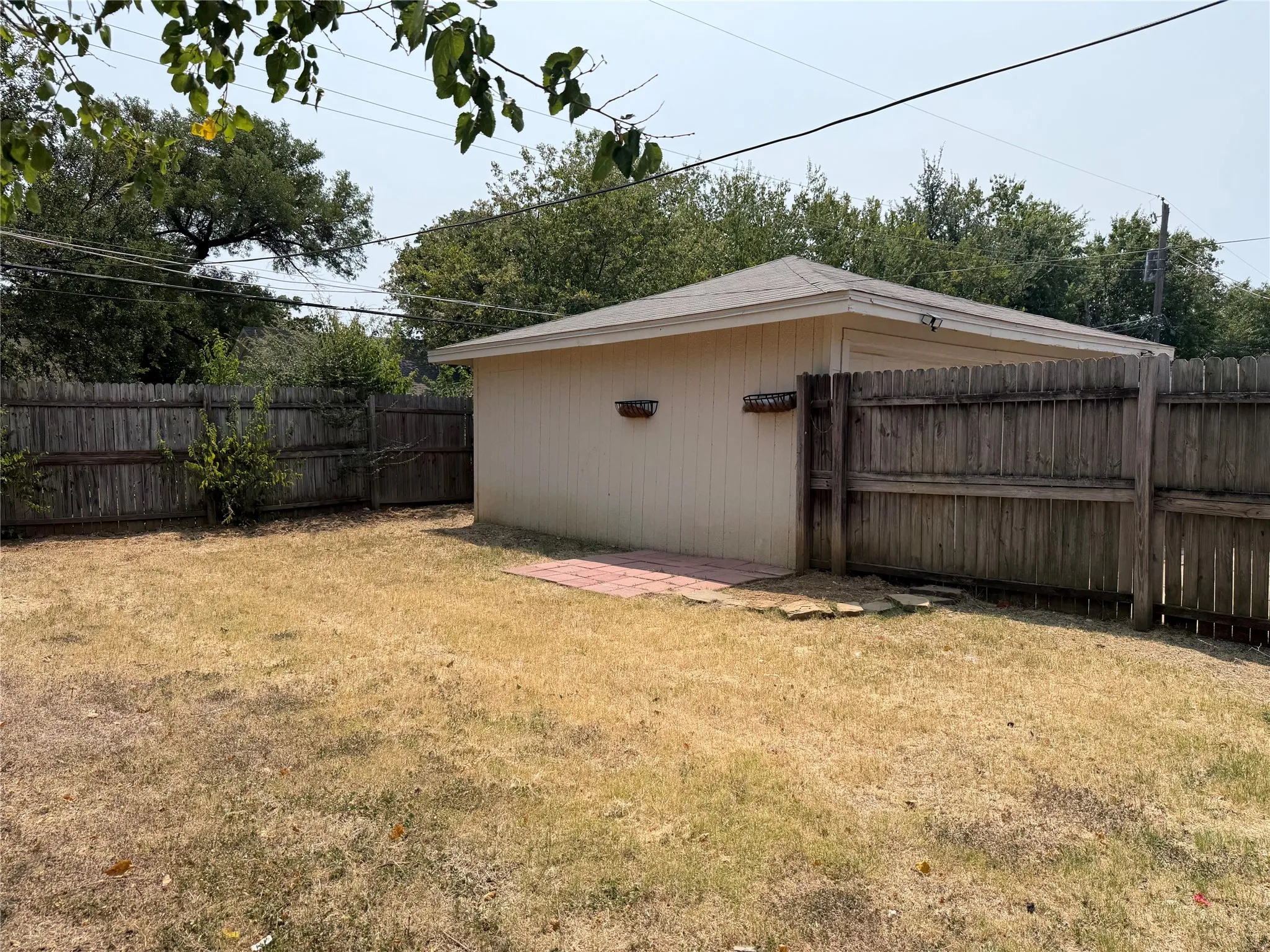 Duplex For Rent in Tarrant County , 2507 Normont Circle, Fort Worth, Texas 76103, 2 Bedroom, 1 Bathroom, 1 Garage spaces, 774 Sqft, built in 1954, mls#21358547, Real Estate Agent in Fort Worth, Homes For Rent in Tarrant county, Homes For Rent in Fort Worth, Realtor in Fort Worth Texas, Real Estate Brokerage Independent Realty Texas, Luminita Cordes Realtor