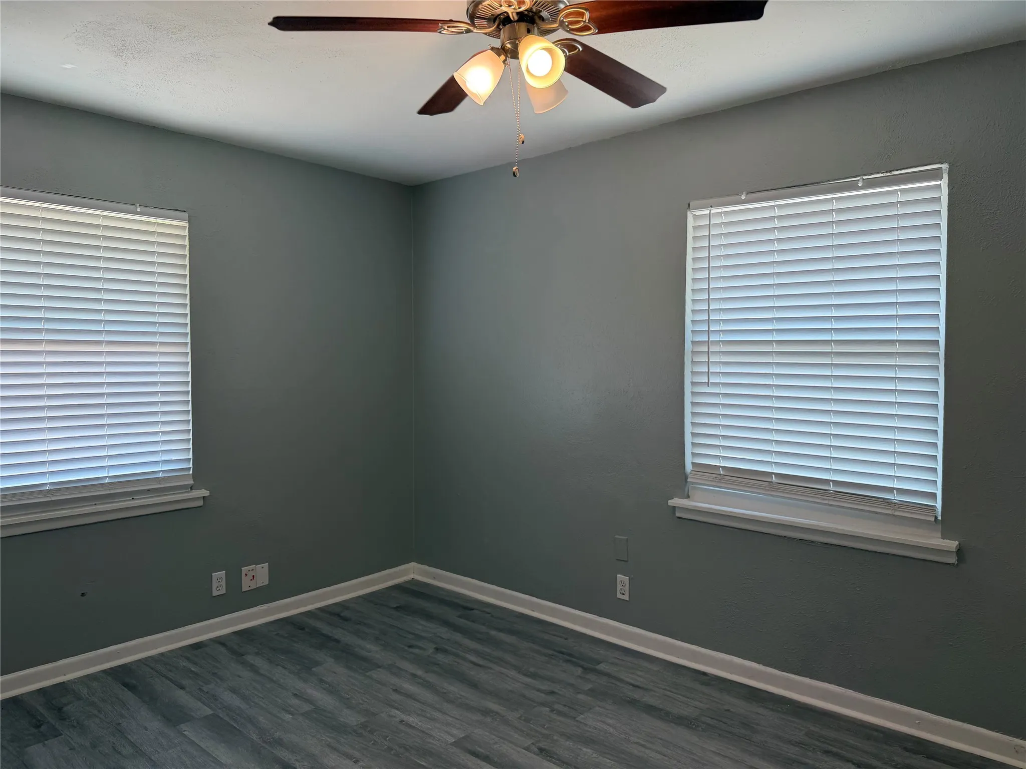 Duplex For Rent in Tarrant County , 2507 Normont Circle, Fort Worth, Texas 76103, 2 Bedroom, 1 Bathroom, 1 Garage spaces, 774 Sqft, built in 1954, mls#21358547, Real Estate Agent in Fort Worth, Homes For Rent in Tarrant county, Homes For Rent in Fort Worth, Realtor in Fort Worth Texas, Real Estate Brokerage Independent Realty Texas, Luminita Cordes Realtor